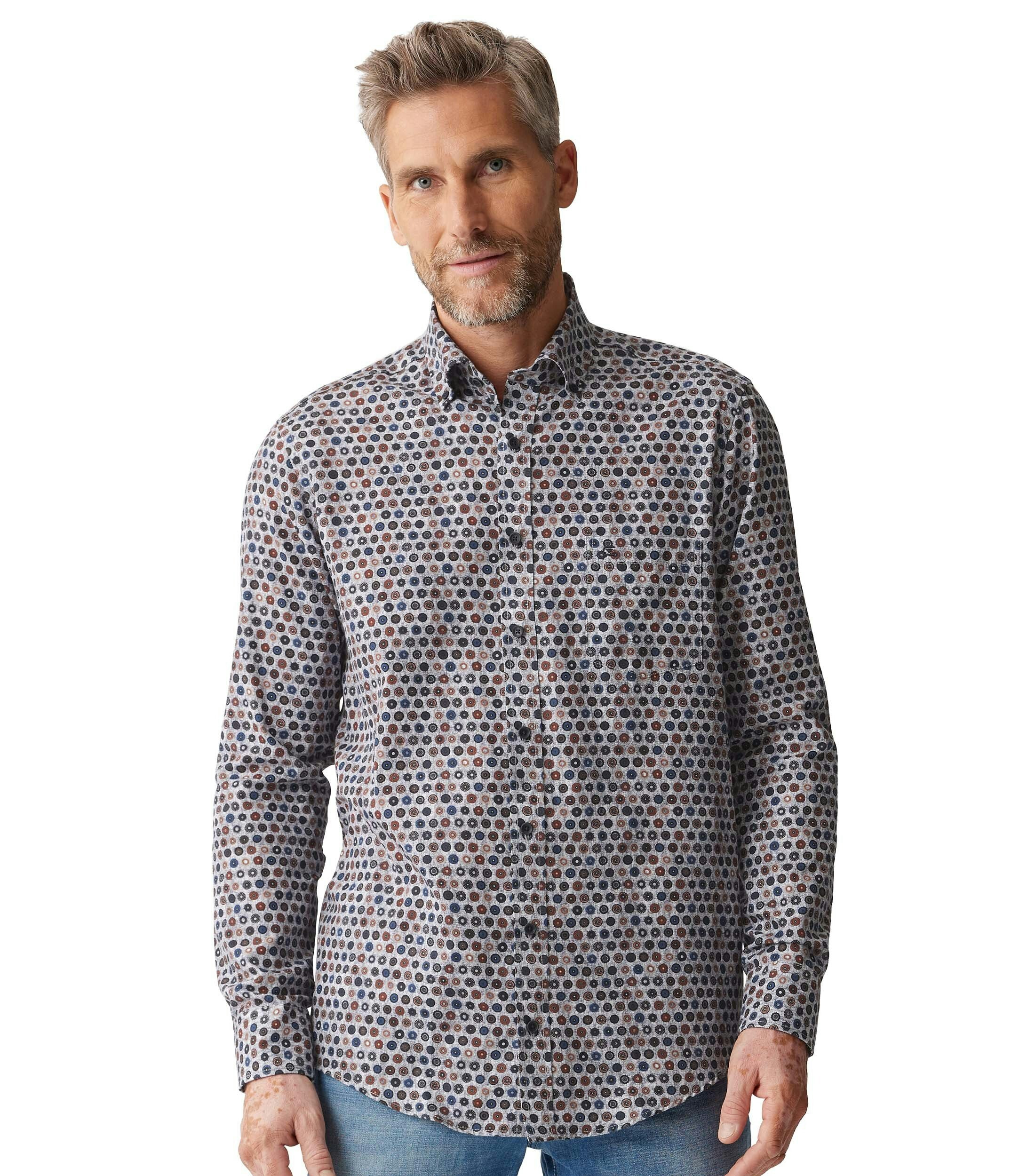 Ein Freizeithemd im Print Muster in der Farbe Hellgrau