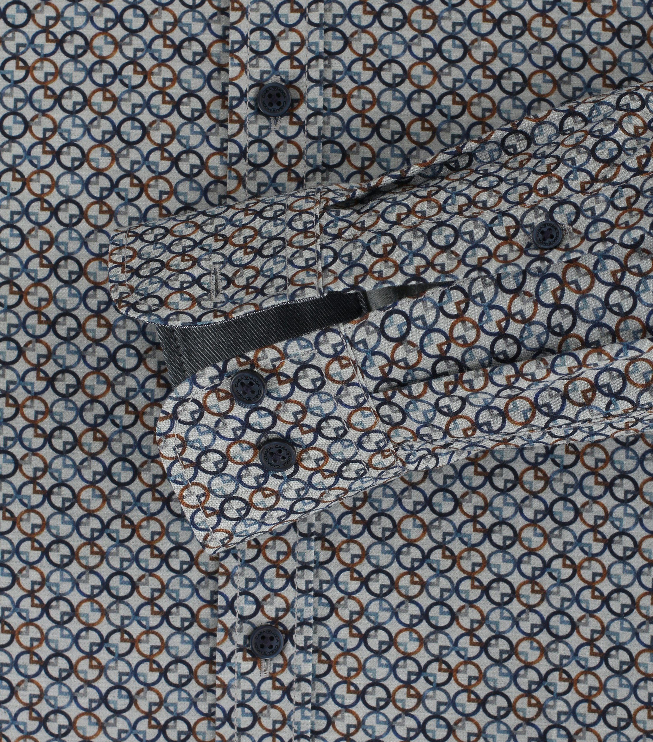 Ein Freizeithemd im Print Muster in der Farbe Mittelblau