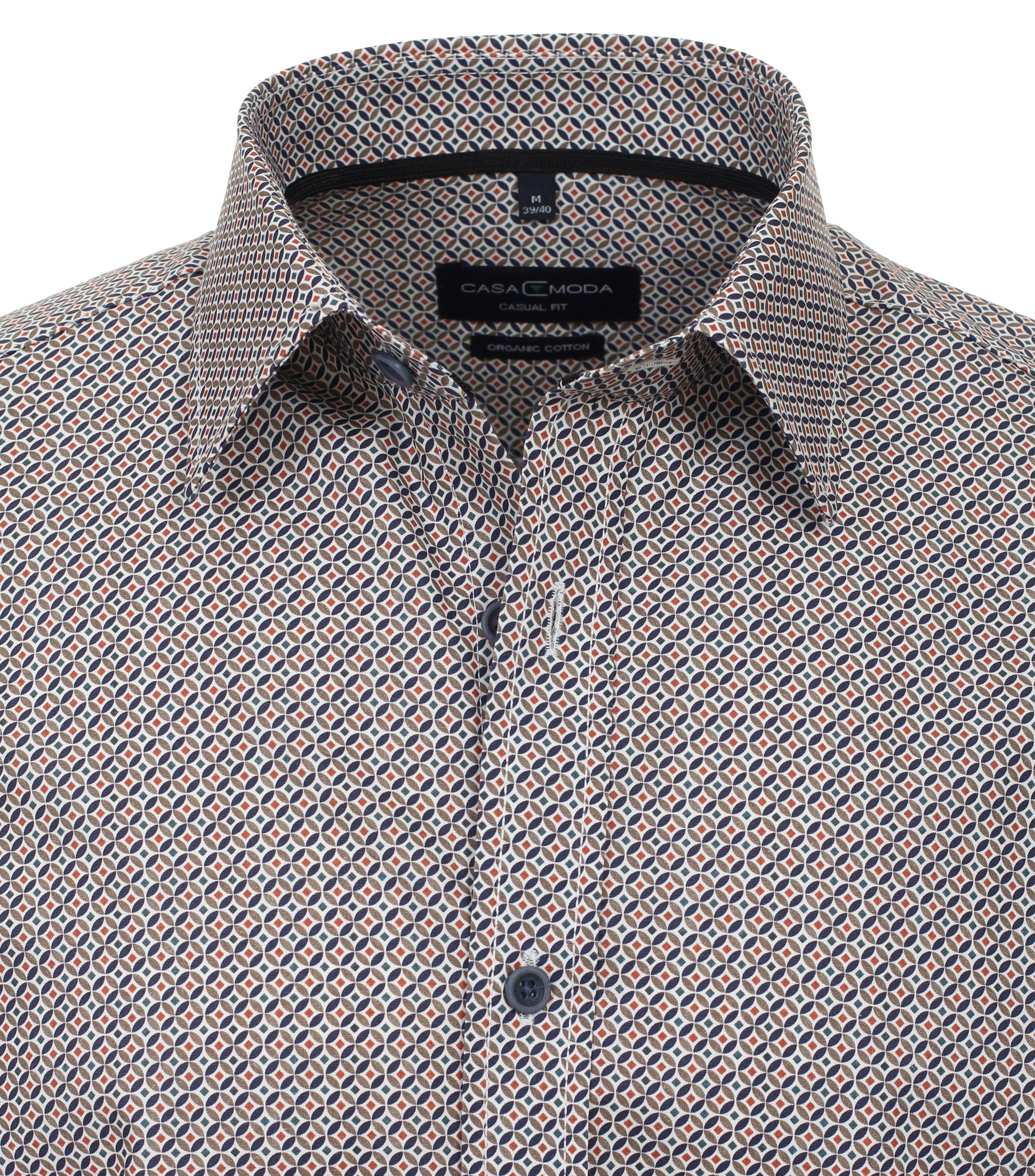 Ein Freizeithemd im Print Muster in der Farbe Hellbraun