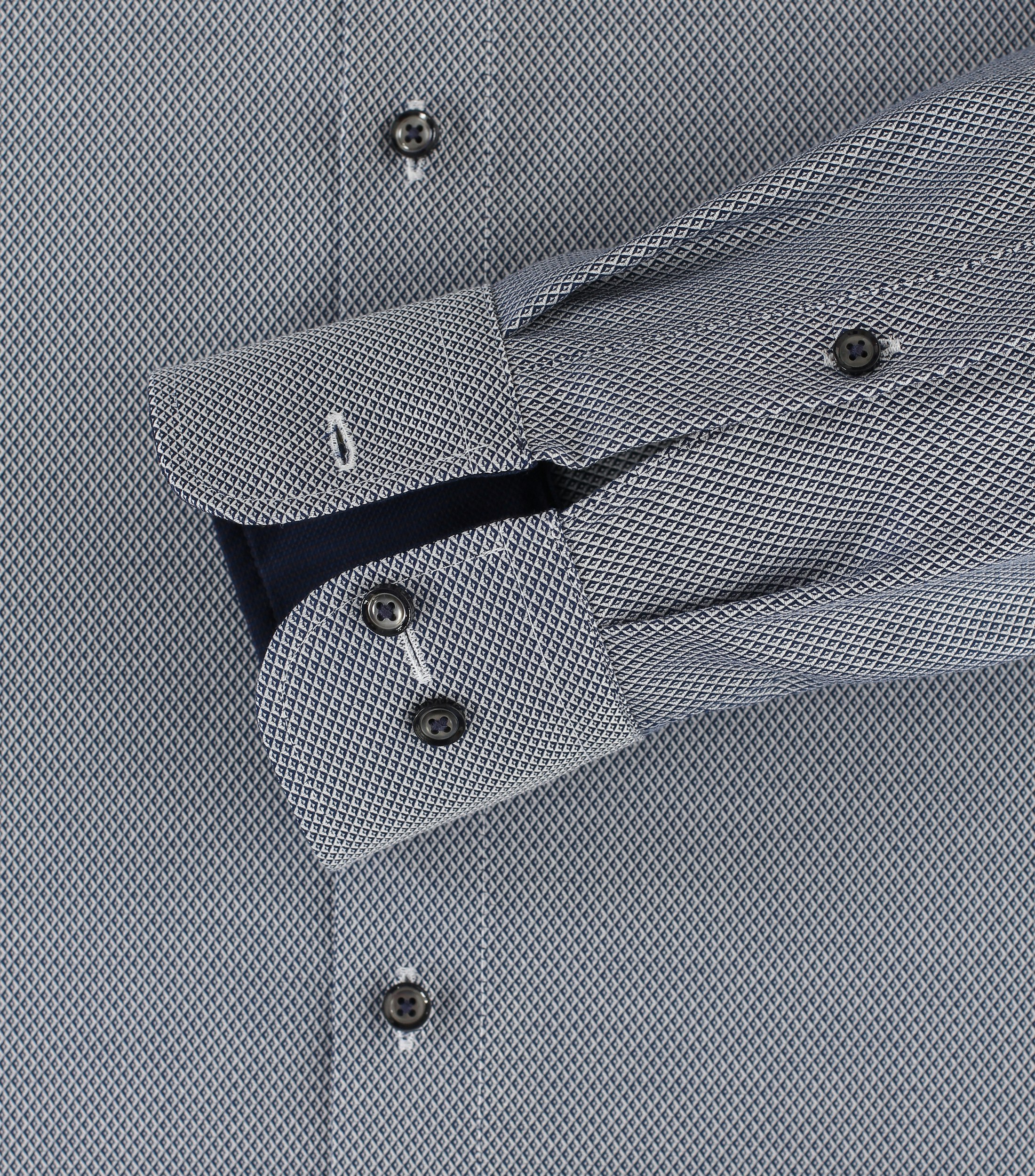 Ein Businesshemd im uni Muster in der Farbe Dunkelblau
