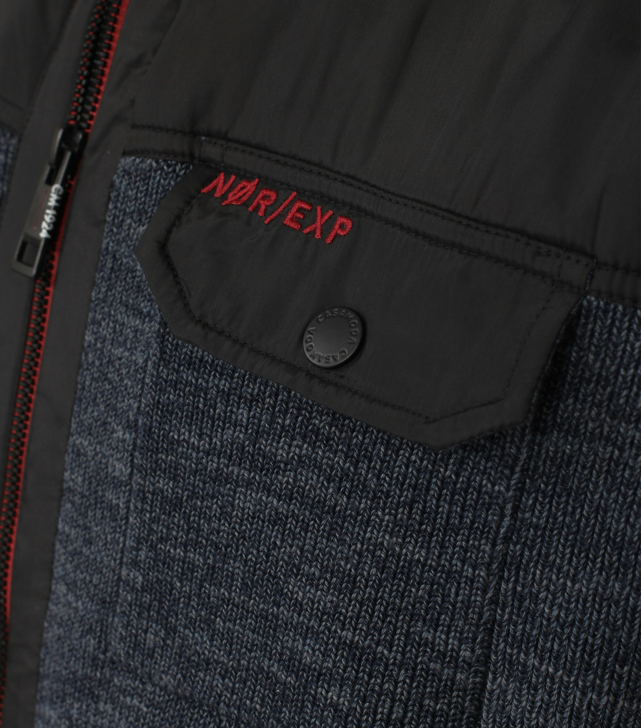 Ein Strickjacke im uni Muster in der Farbe Grau