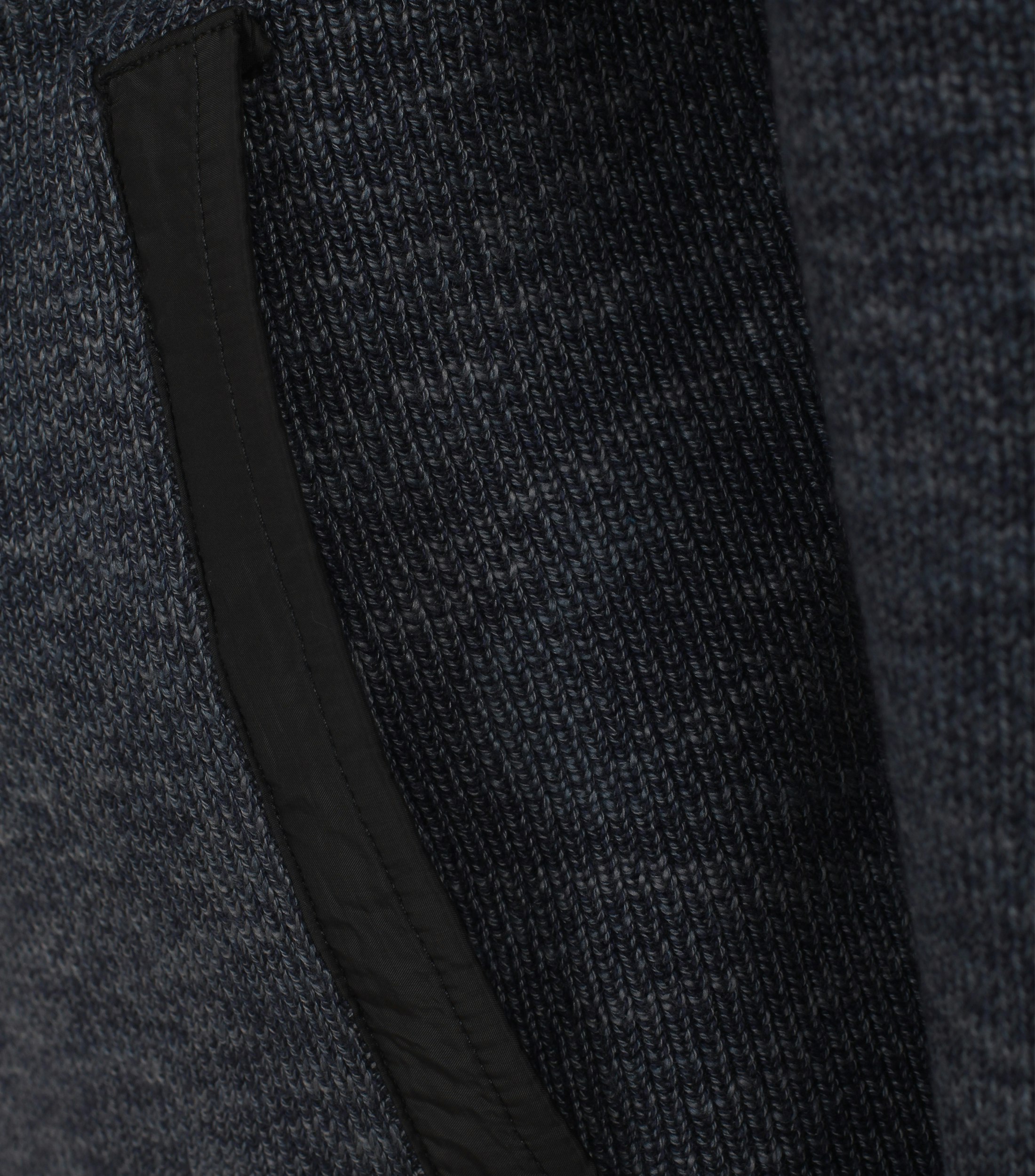 Ein Strickjacke im uni Muster in der Farbe Grau