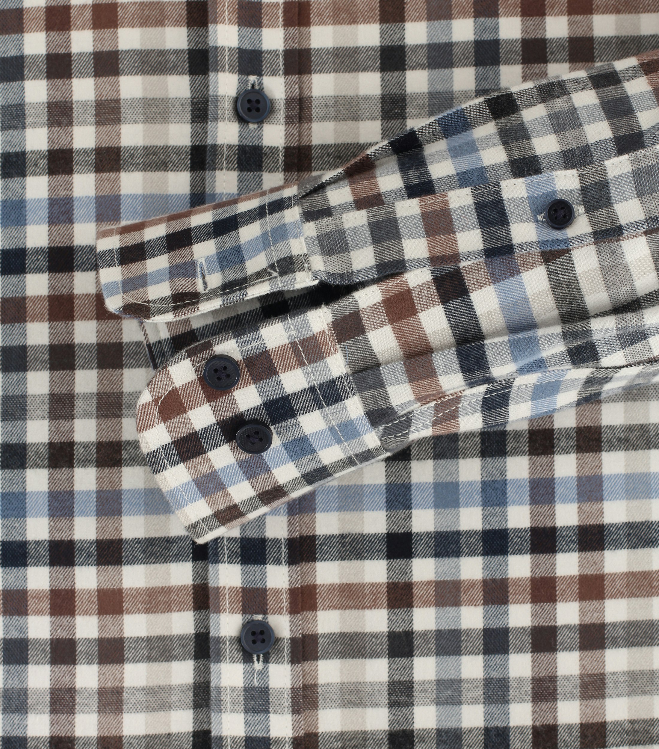 Ein Freizeithemd im kariert Muster in der Farbe Olive