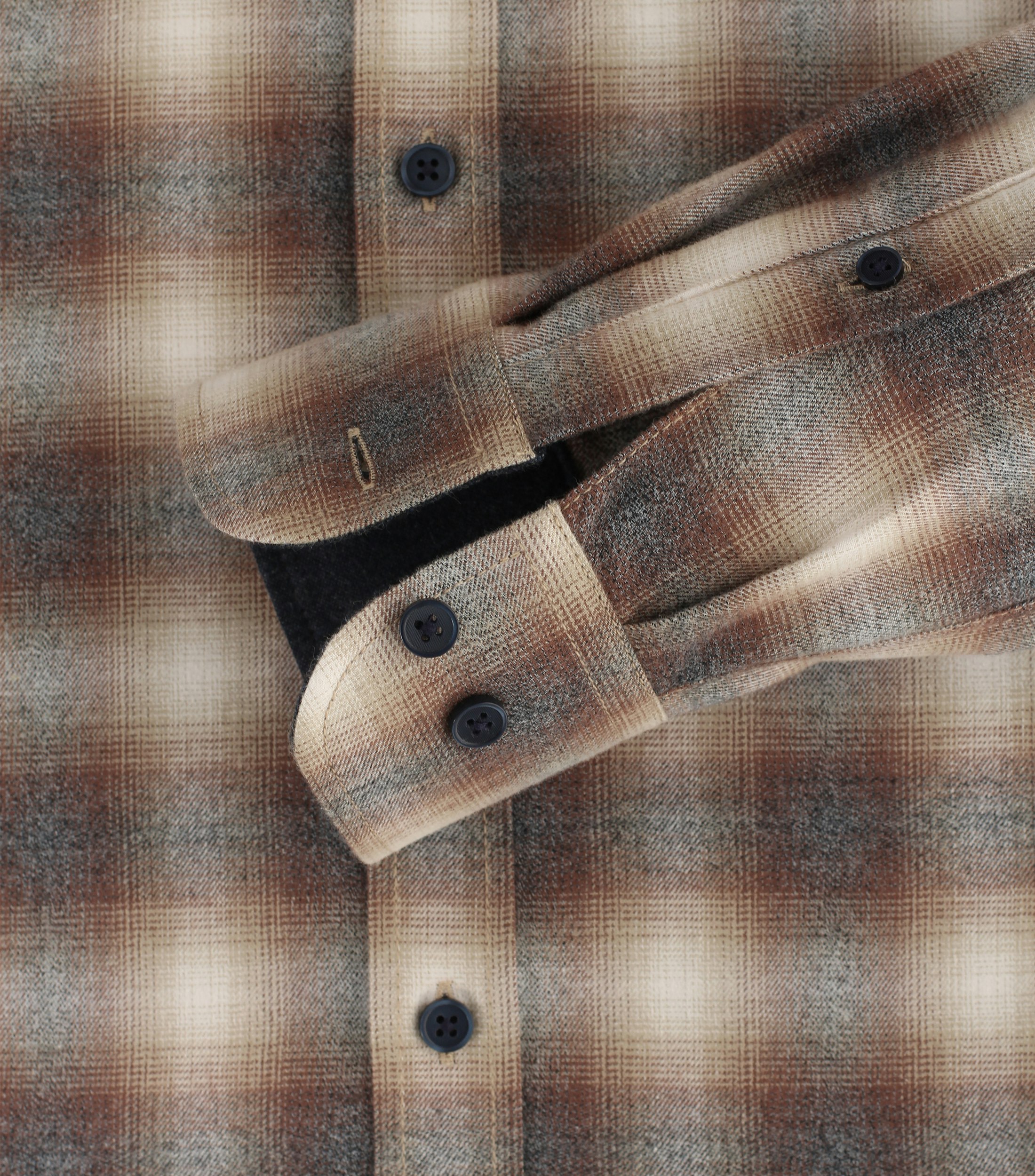 Ein Freizeithemd im kariert Muster in der Farbe Olive