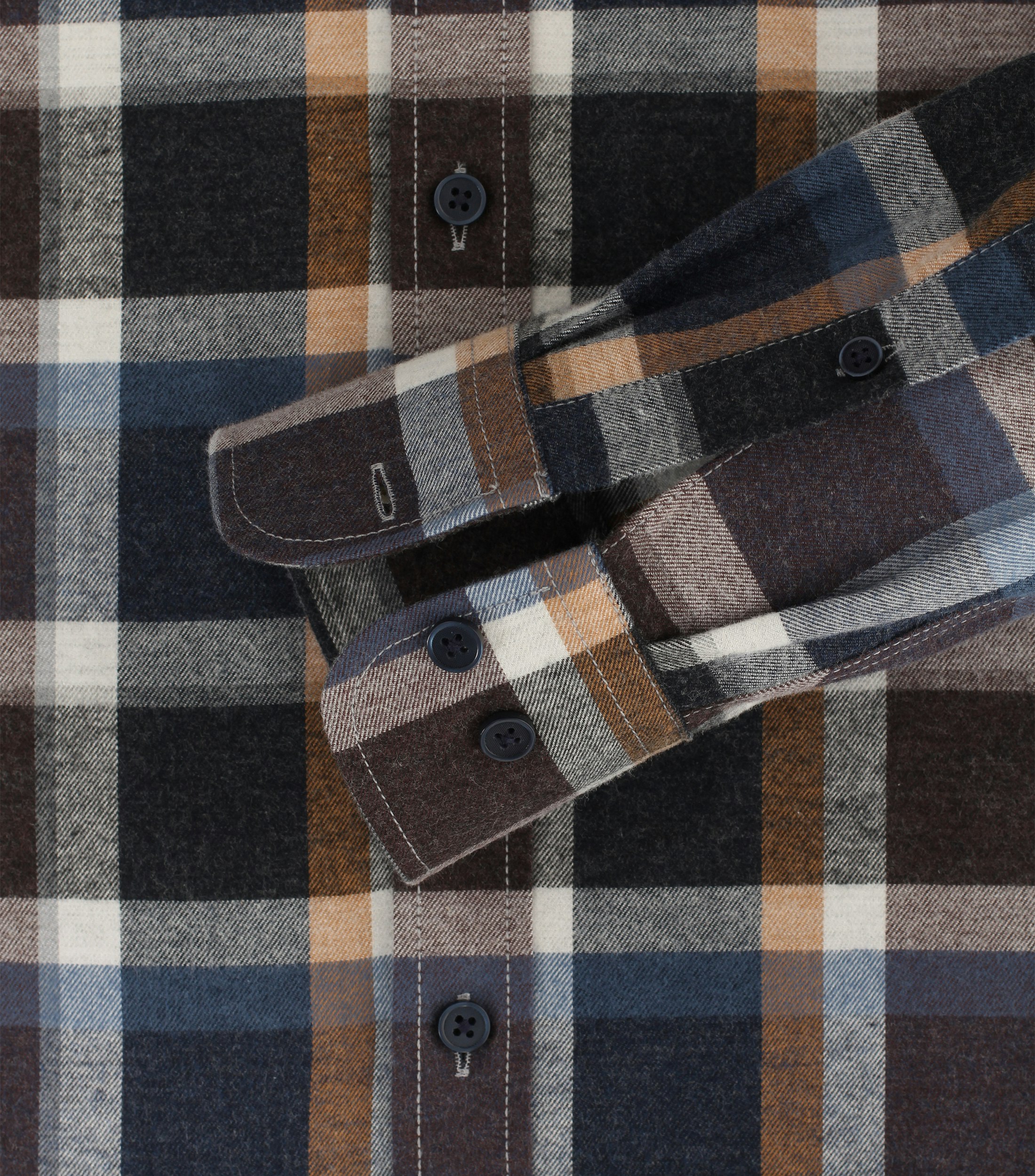 Ein Freizeithemd im kariert Muster in der Farbe Olive