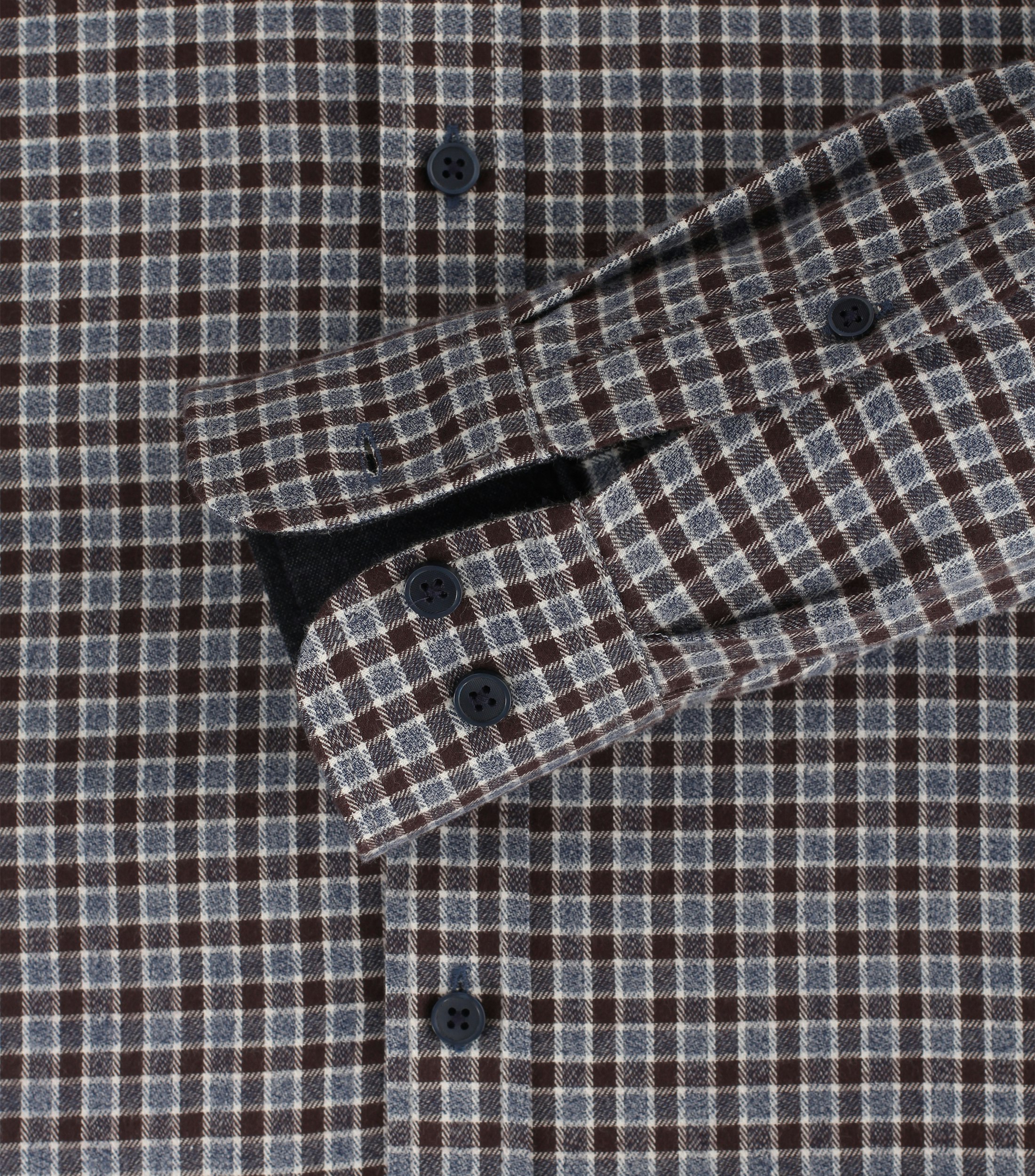 Ein Freizeithemd im kariert Muster in der Farbe Braun