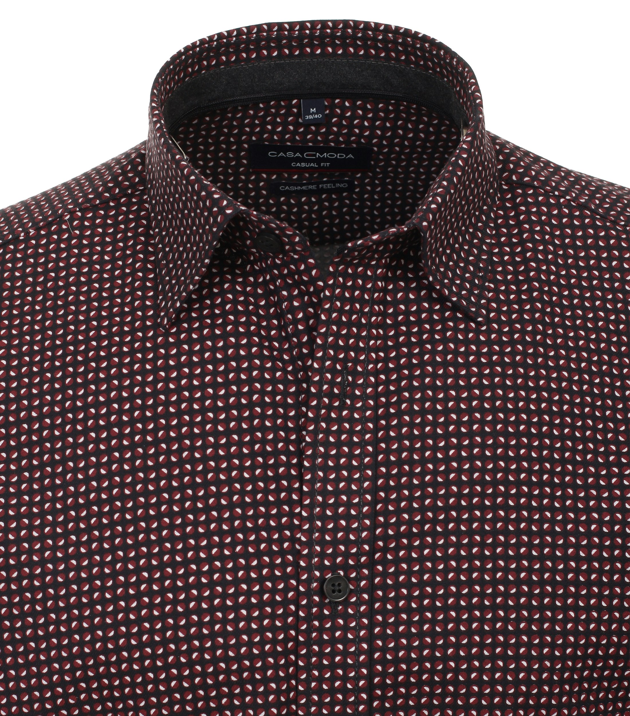 Ein Freizeithemd im Print Muster in der Farbe Dunkelrot
