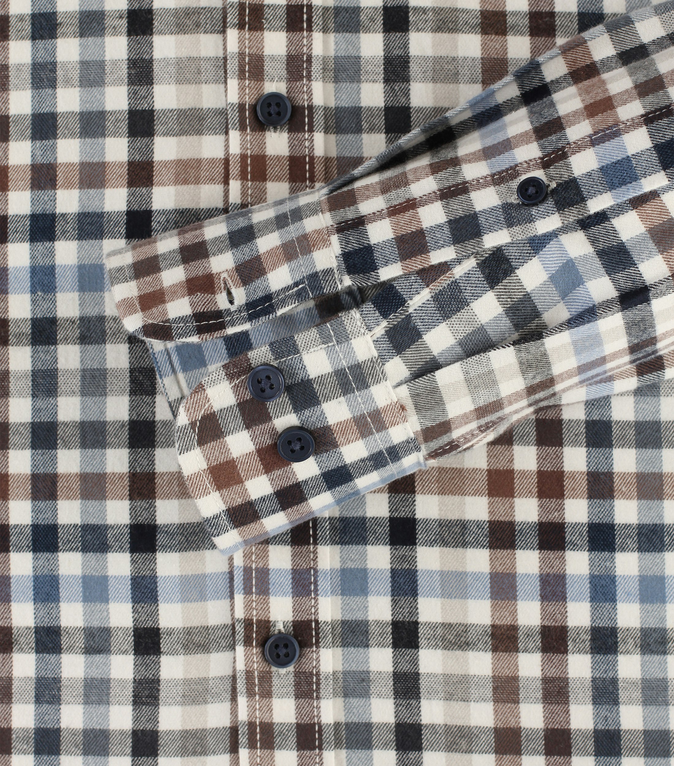 Ein Freizeithemd im kariert Muster in der Farbe Olive