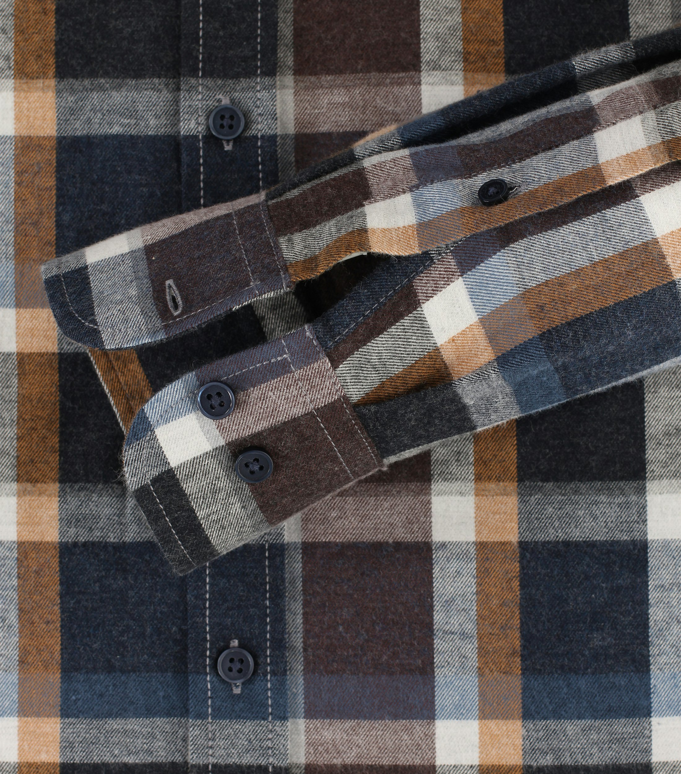 Ein Freizeithemd im kariert Muster in der Farbe Olive