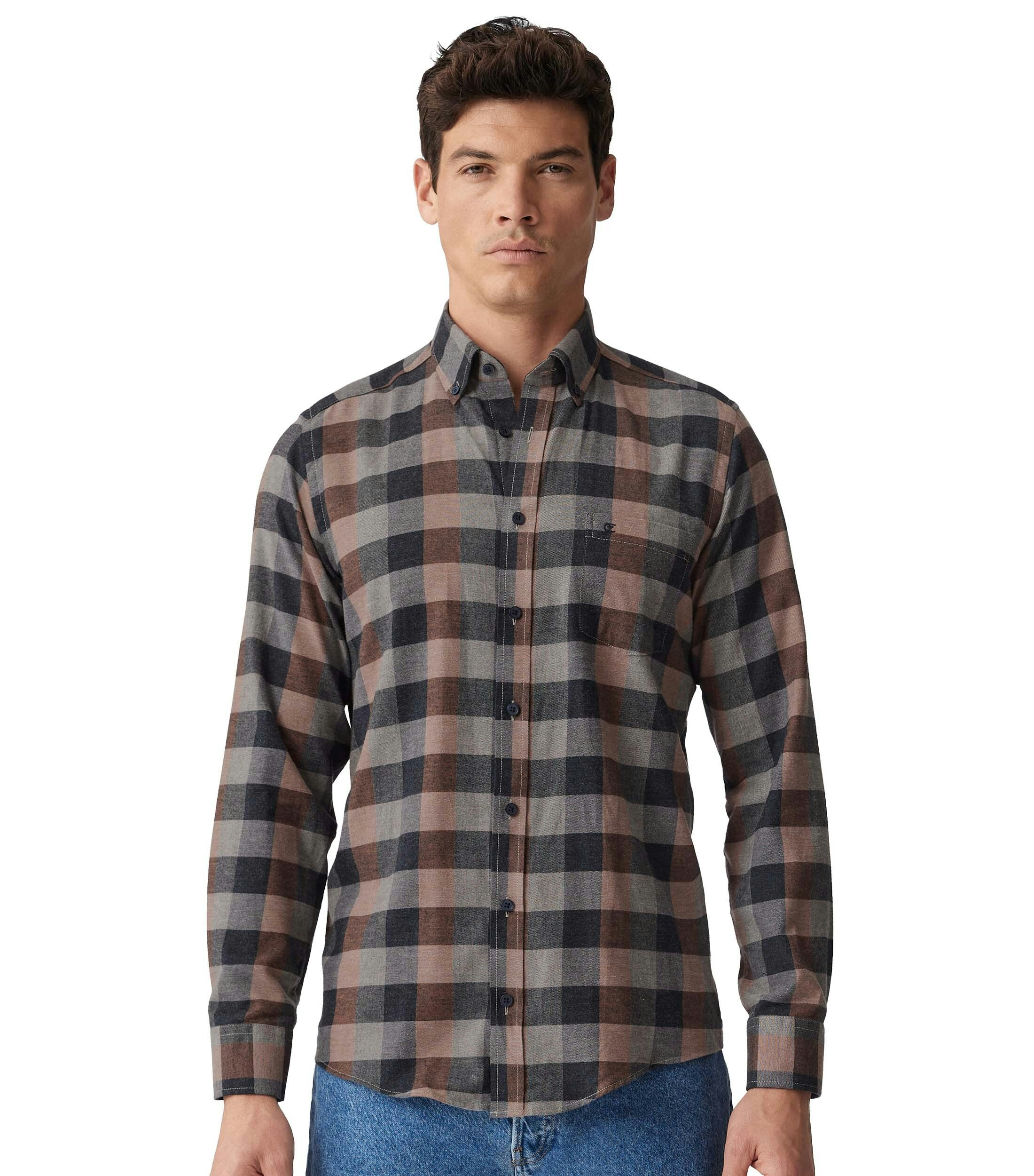 Ein Freizeithemd im kariert Muster in der Farbe Olive