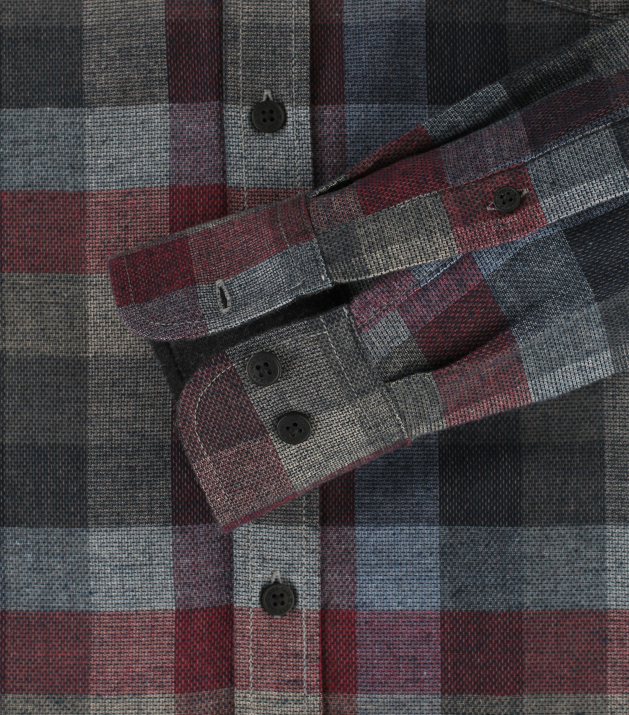 Ein Freizeithemd im kariert Muster in der Farbe Dunkelrot
