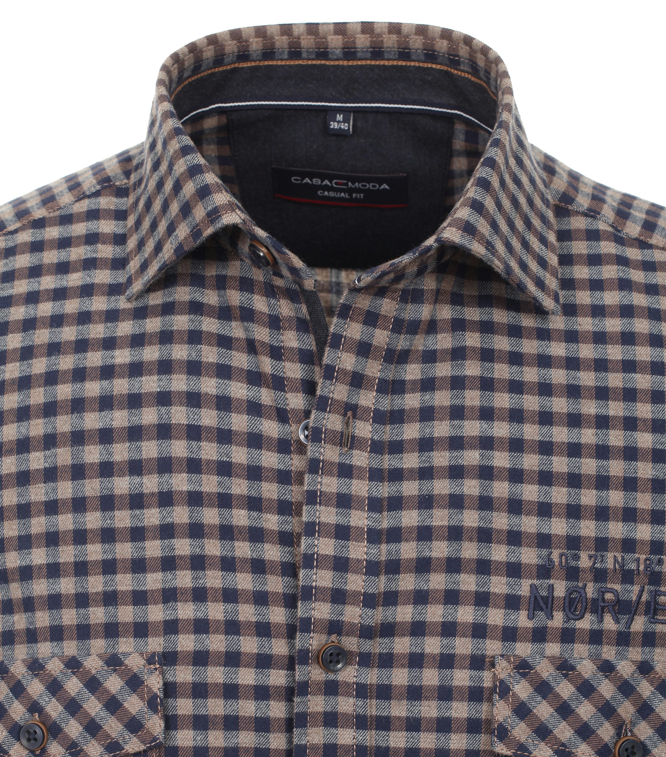 Ein Freizeithemd im kariert Muster in der Farbe Dunkelblau