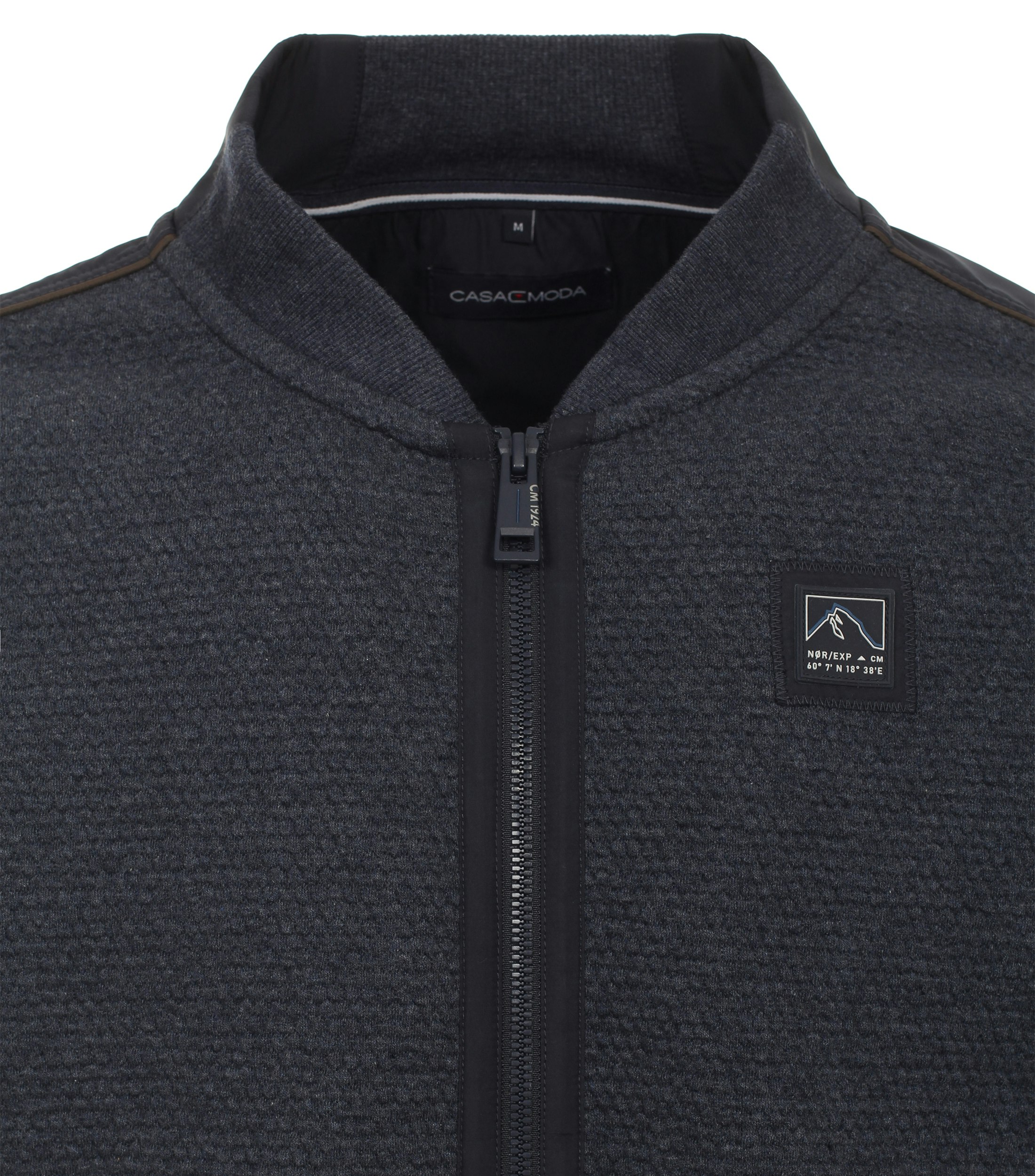 Ein Sweatjacke im uni Muster in der Farbe Dunkelblau