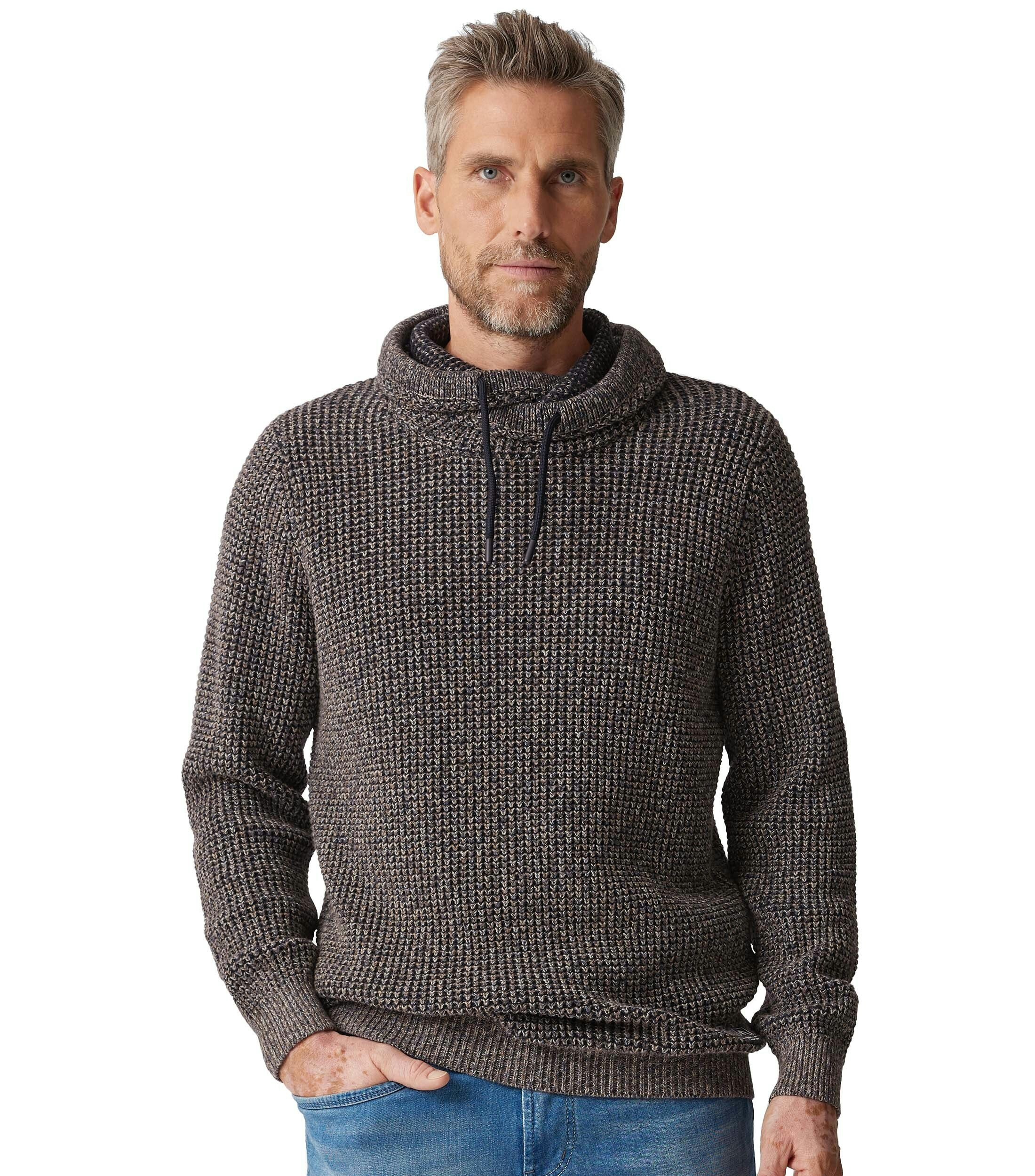 Ein Pullover im uni Muster in der Farbe Braun