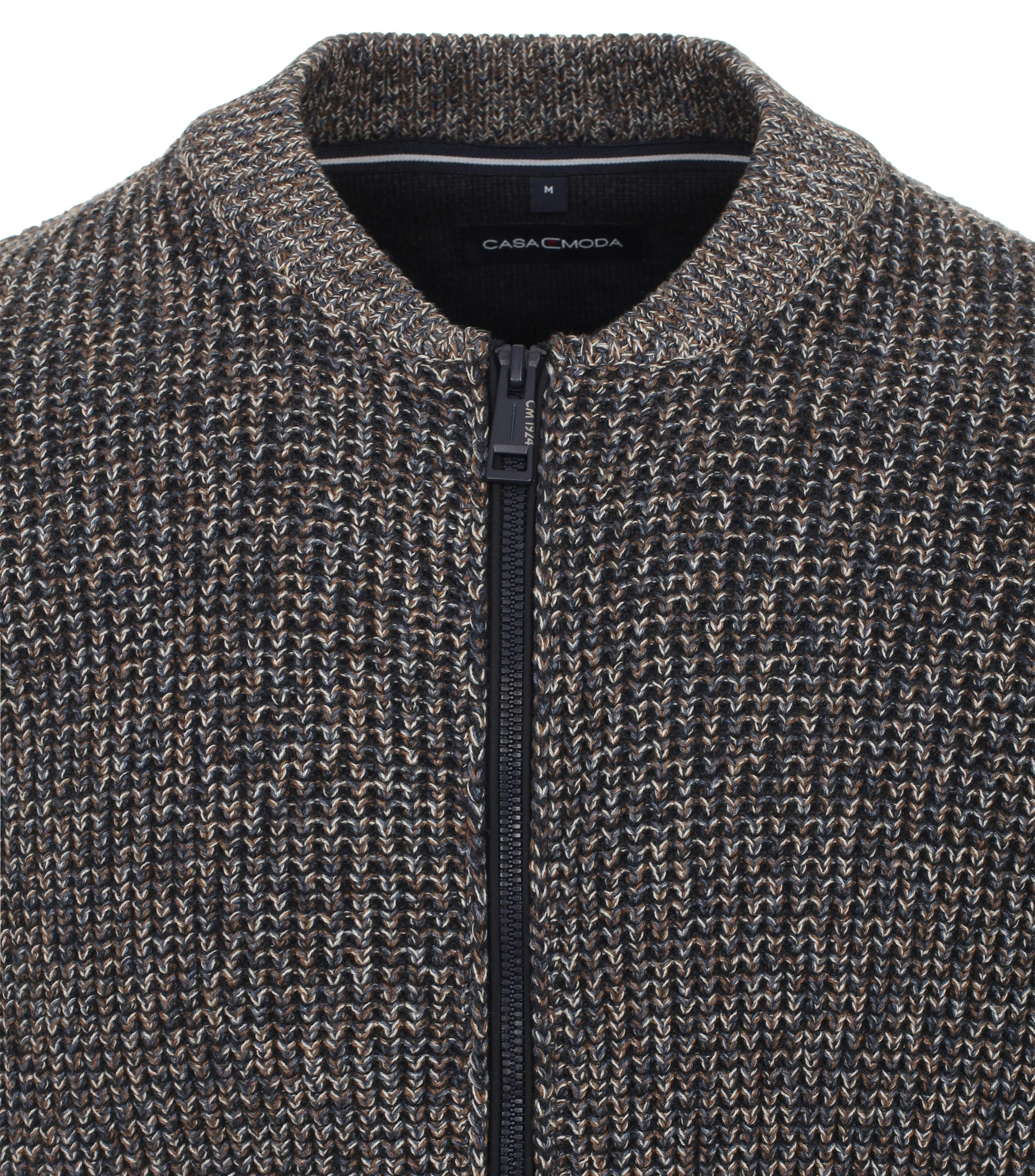 Ein Strickjacke im uni Muster in der Farbe Braun