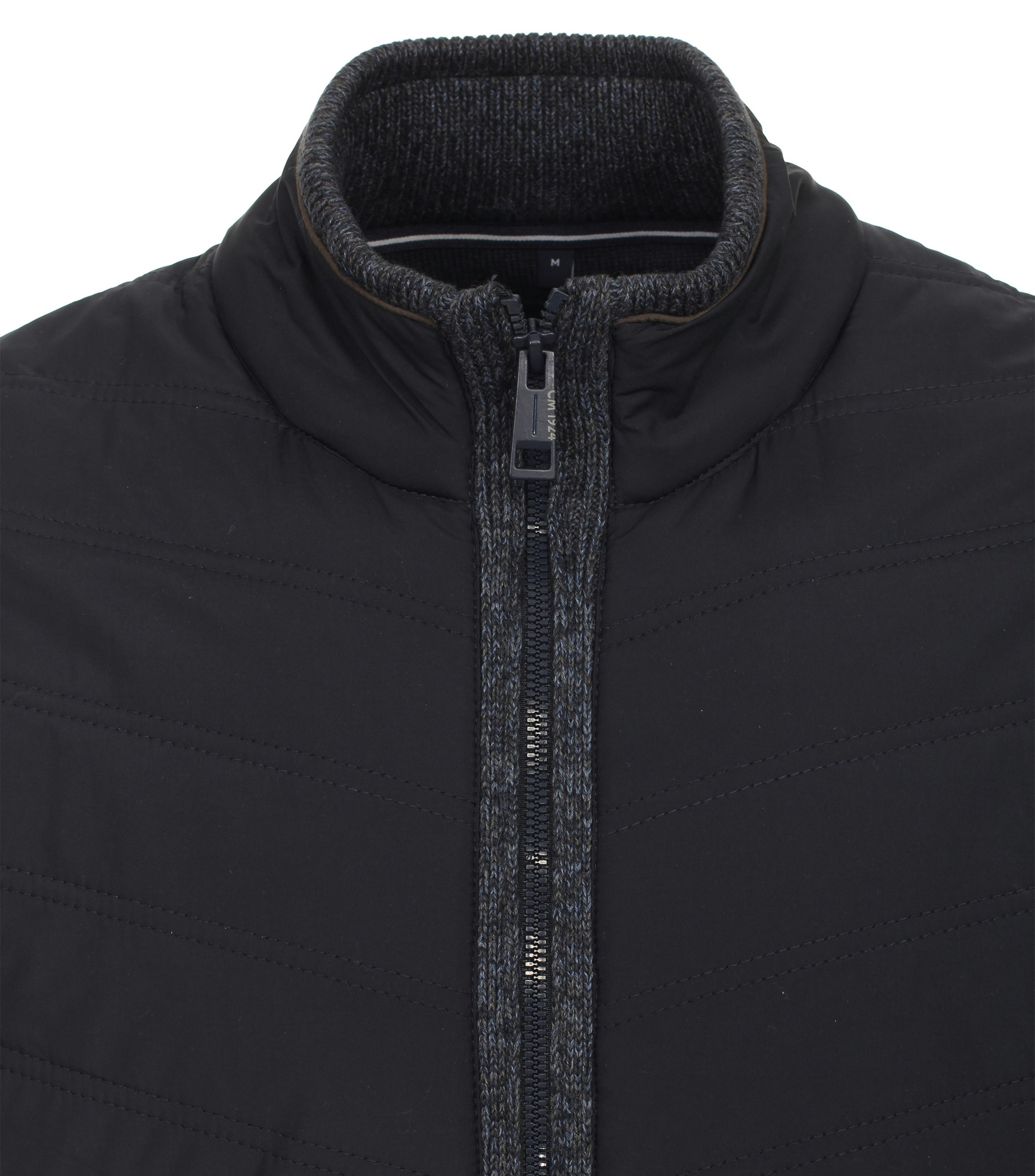 Ein Strickjacke im uni Muster in der Farbe Dunkelblau