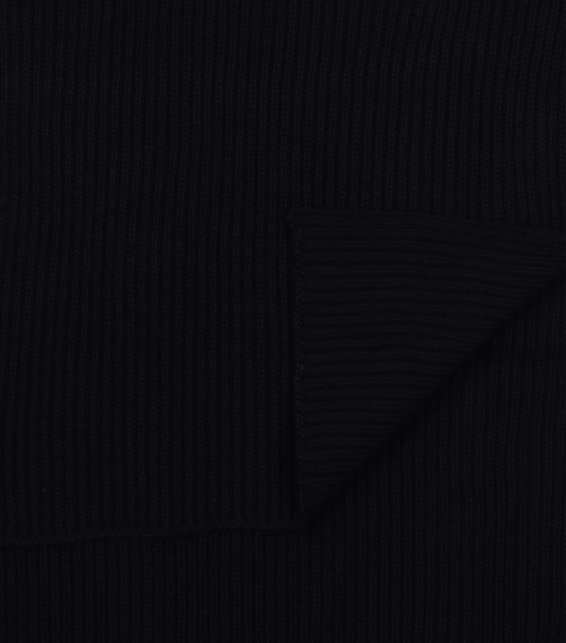 Ein Schal im uni Muster in der Farbe Schwarz