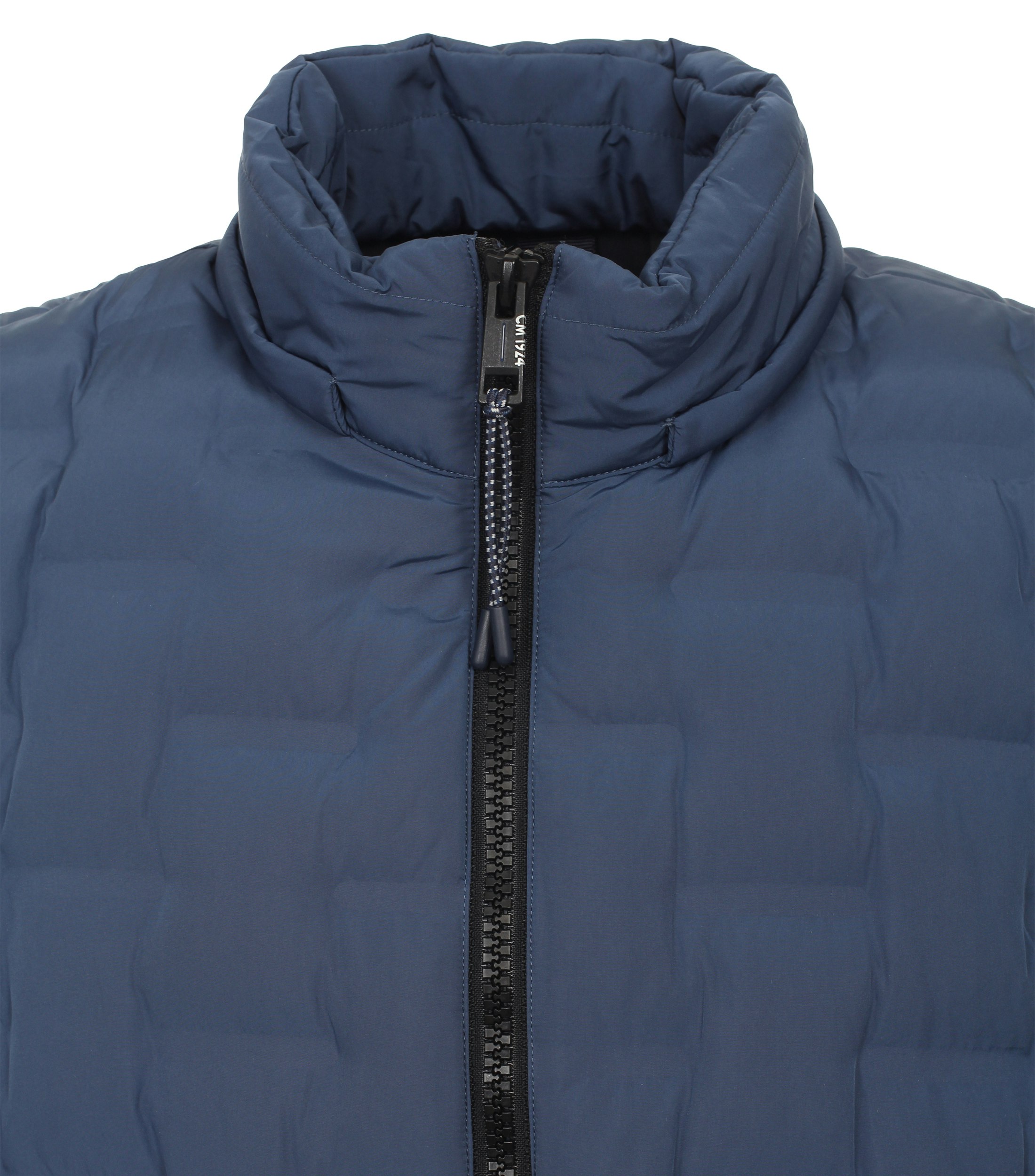 Ein Jacke im uni Muster in der Farbe Mittelblau