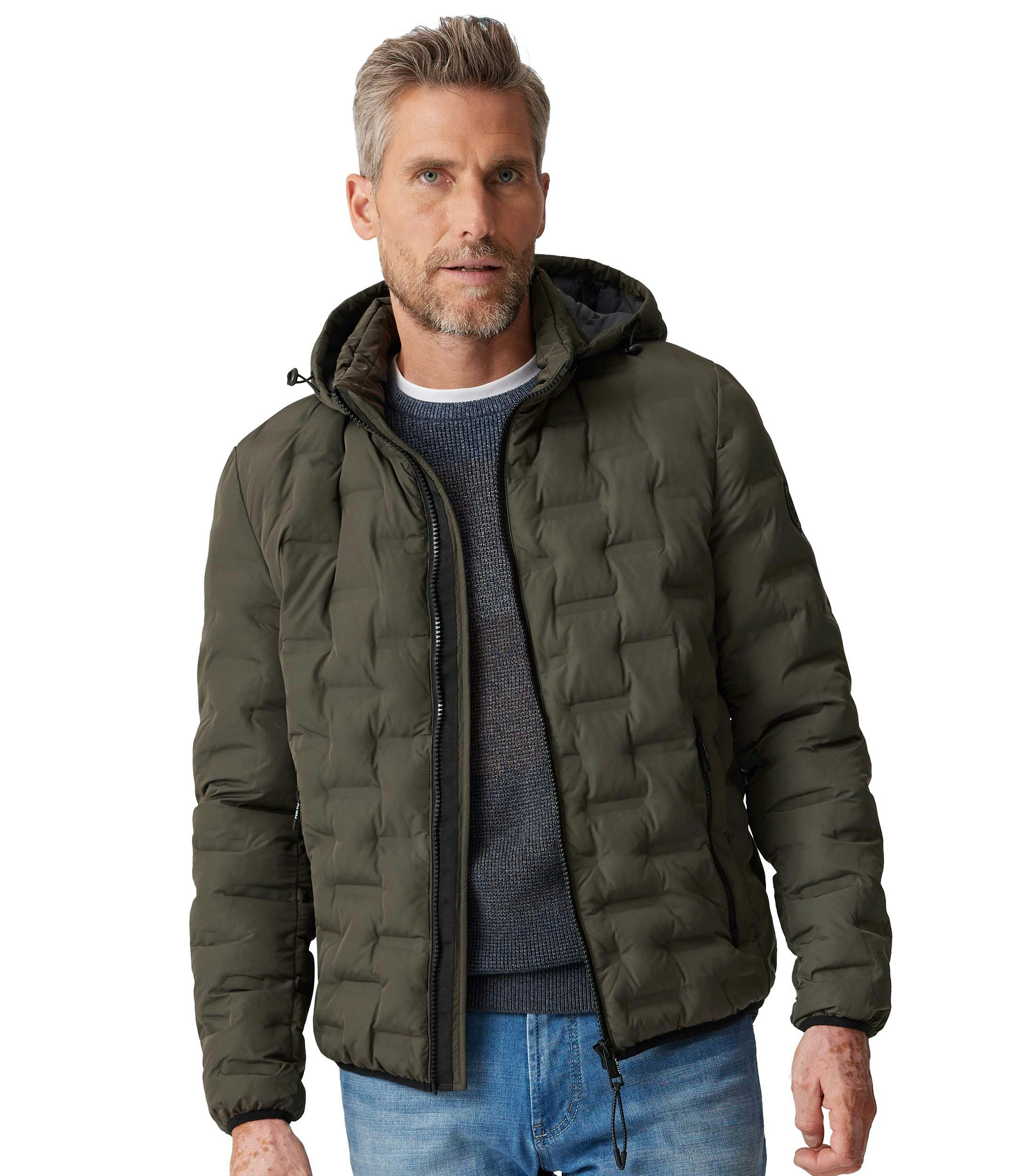 Ein Jacke im uni Muster in der Farbe Braun