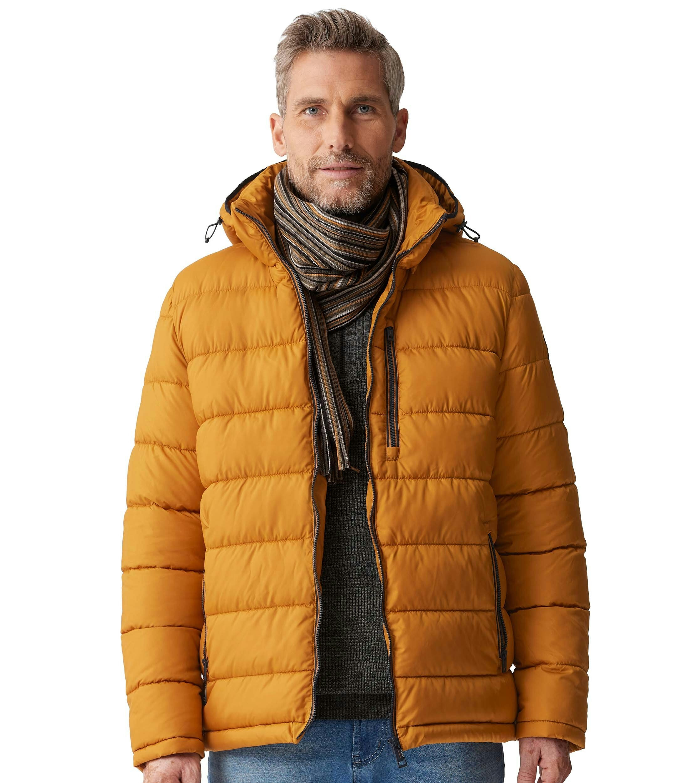 Ein Schal im uni Muster in der Farbe Gelb