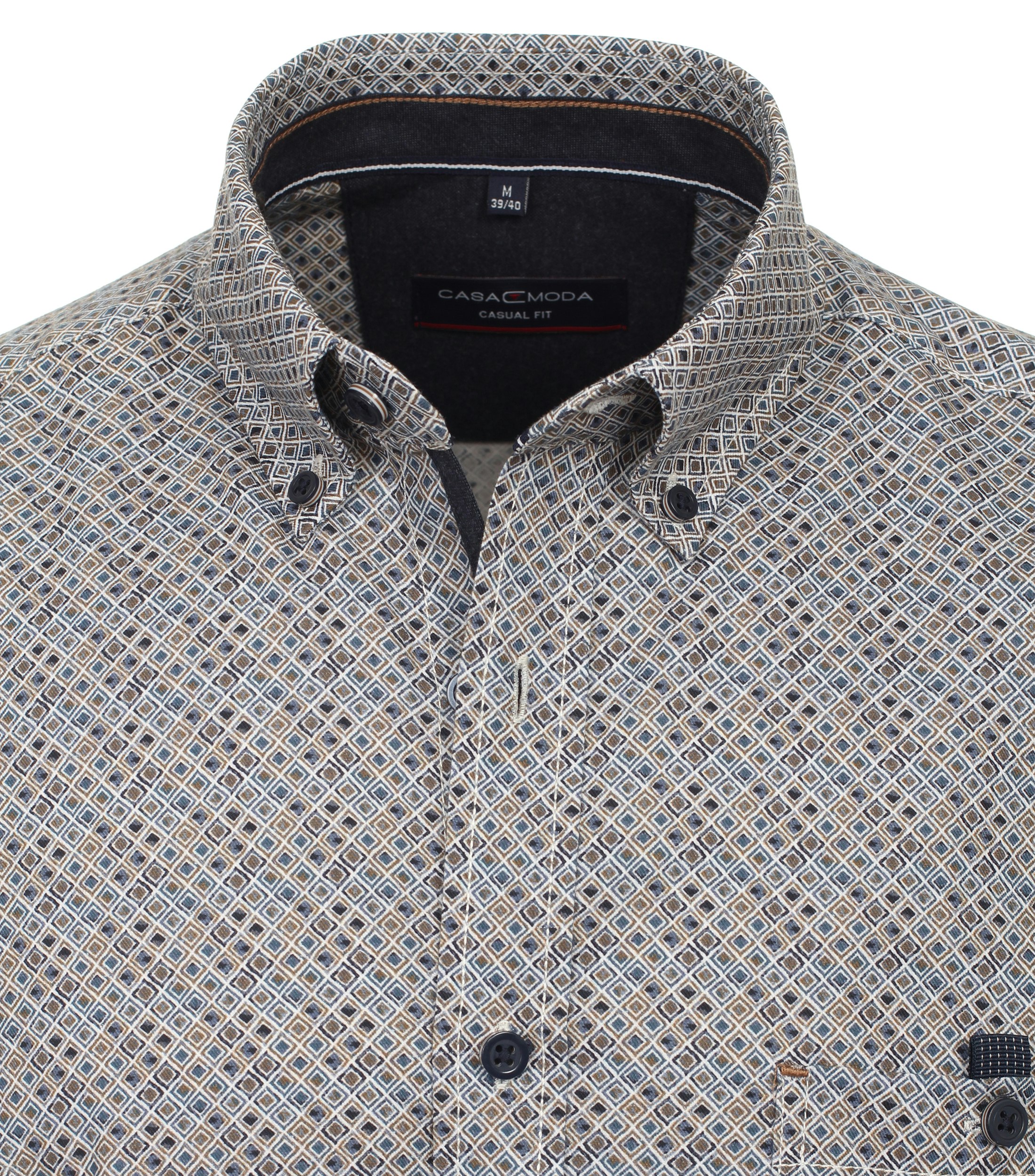 Ein Freizeithemd im Print Muster in der Farbe Braun