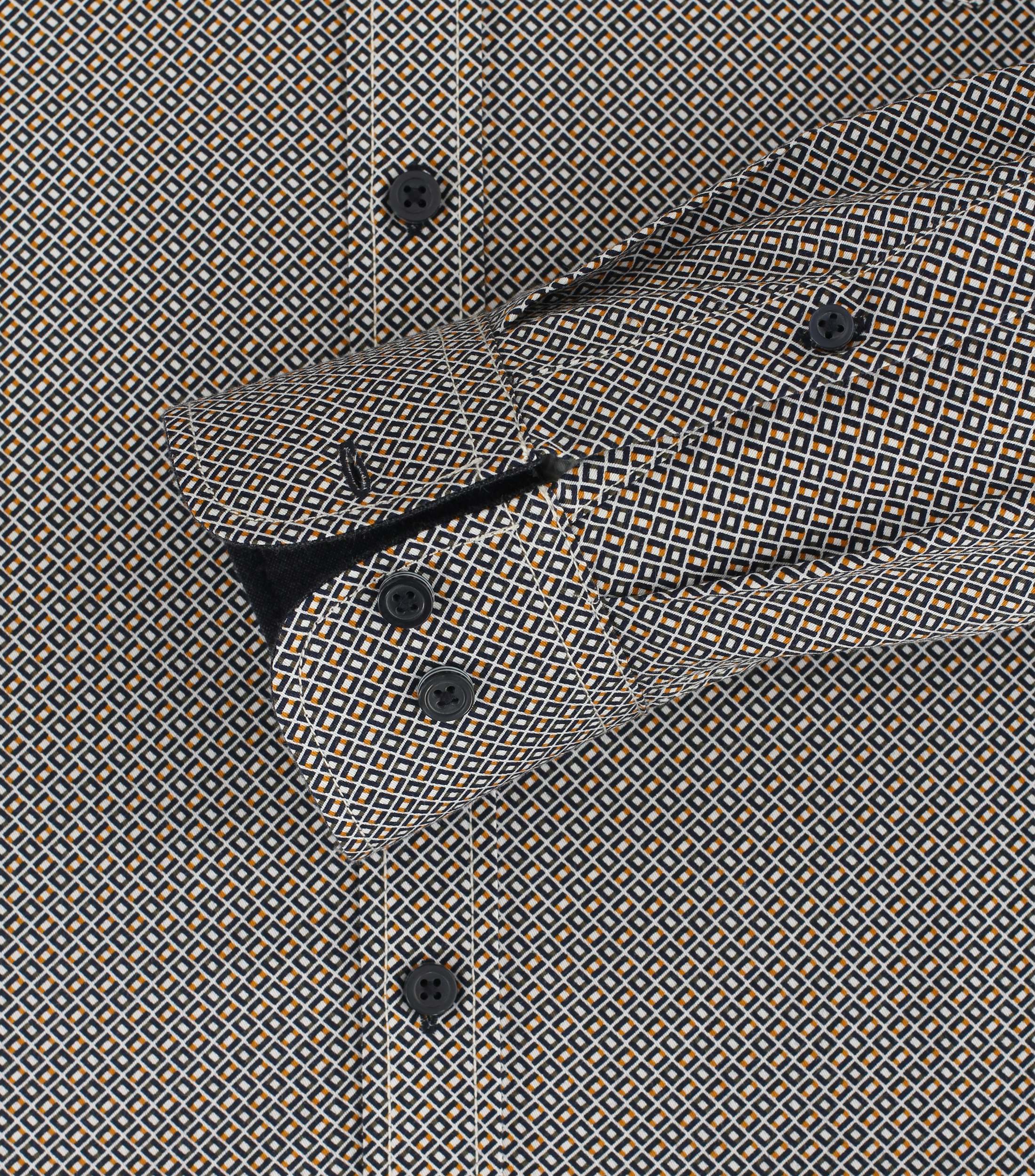 Ein Freizeithemd im Print Muster in der Farbe Gelb