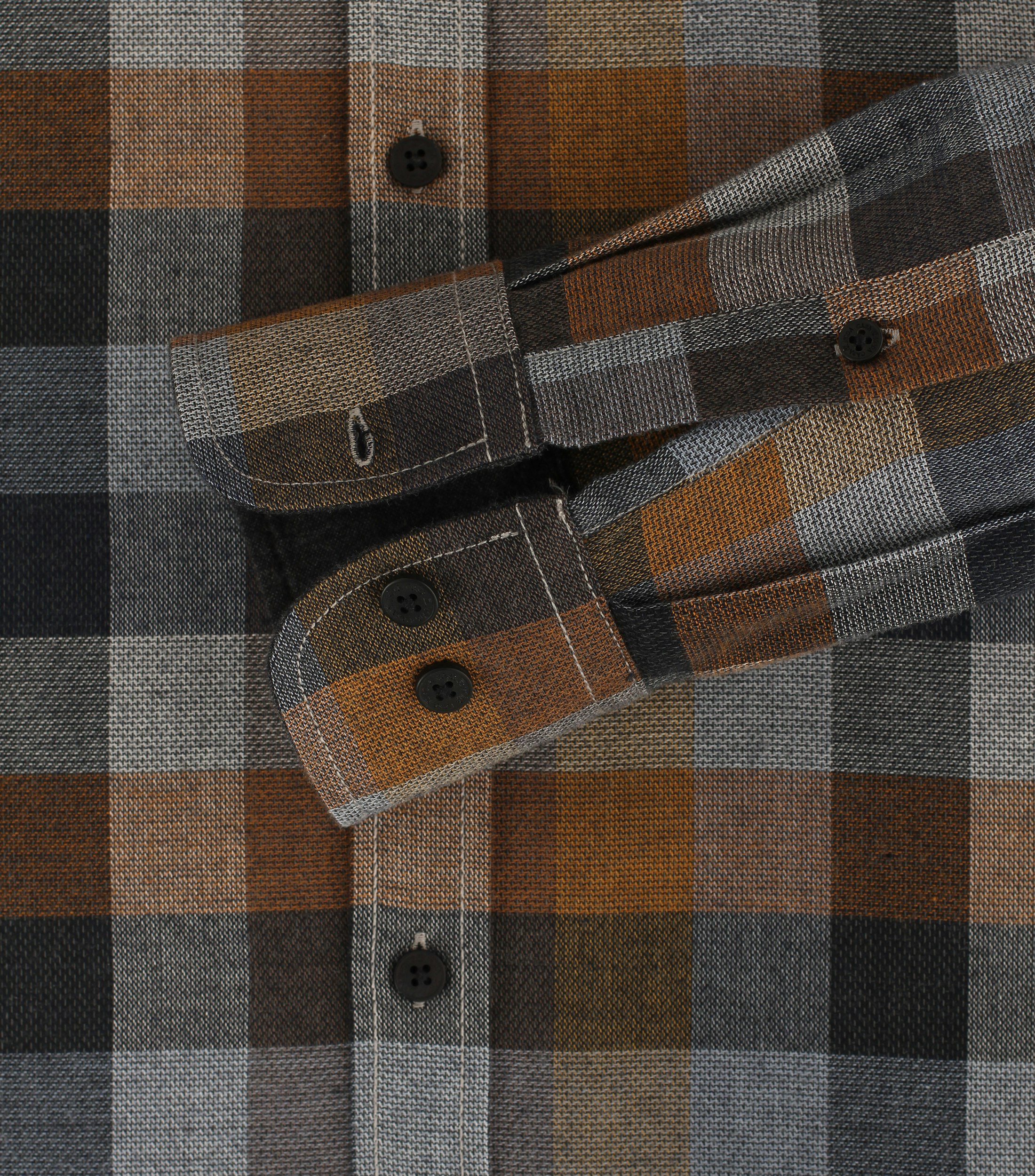 Ein Freizeithemd im kariert Muster in der Farbe Gelb