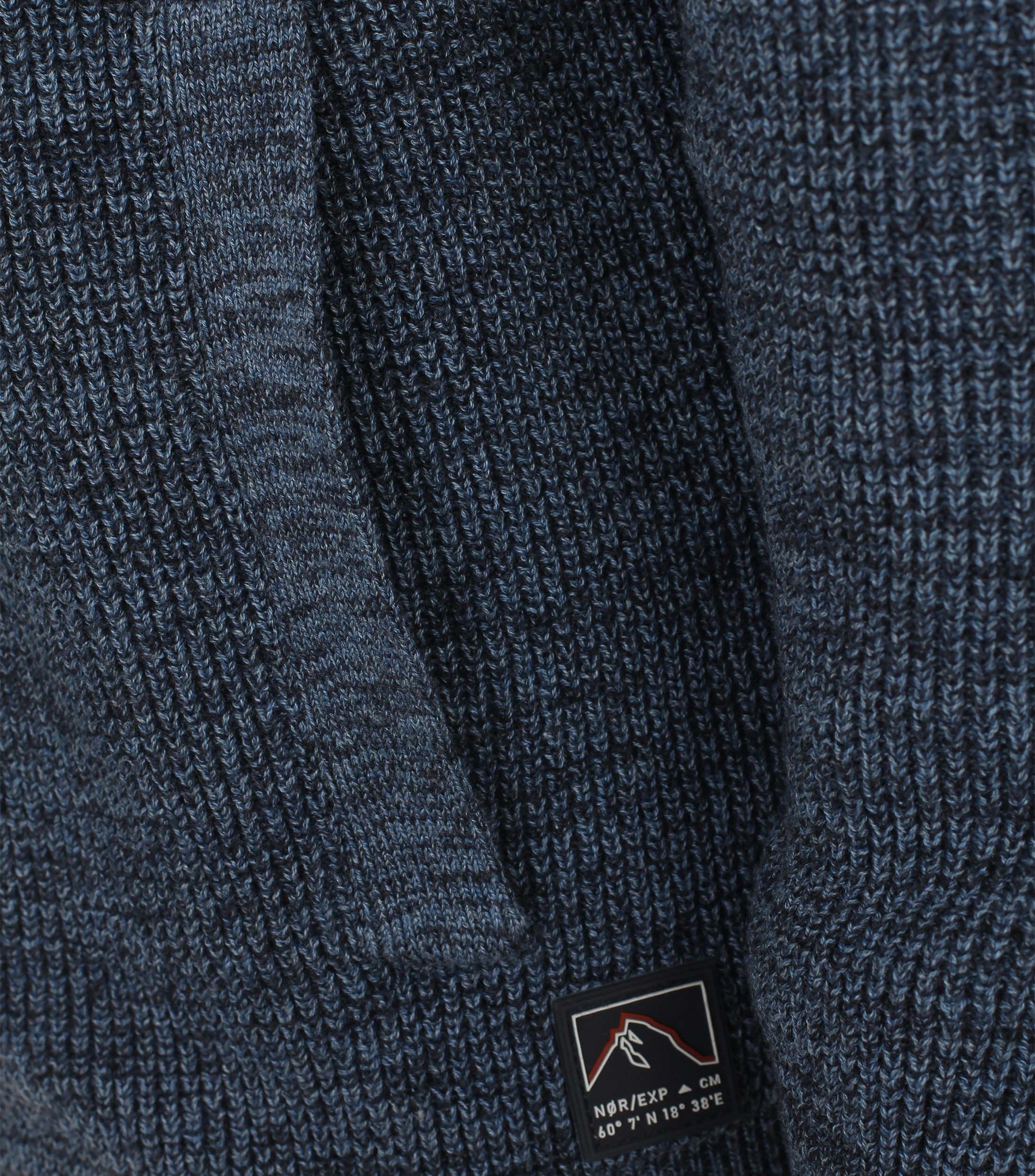 Ein Strickjacke im uni Muster in der Farbe Mittelblau