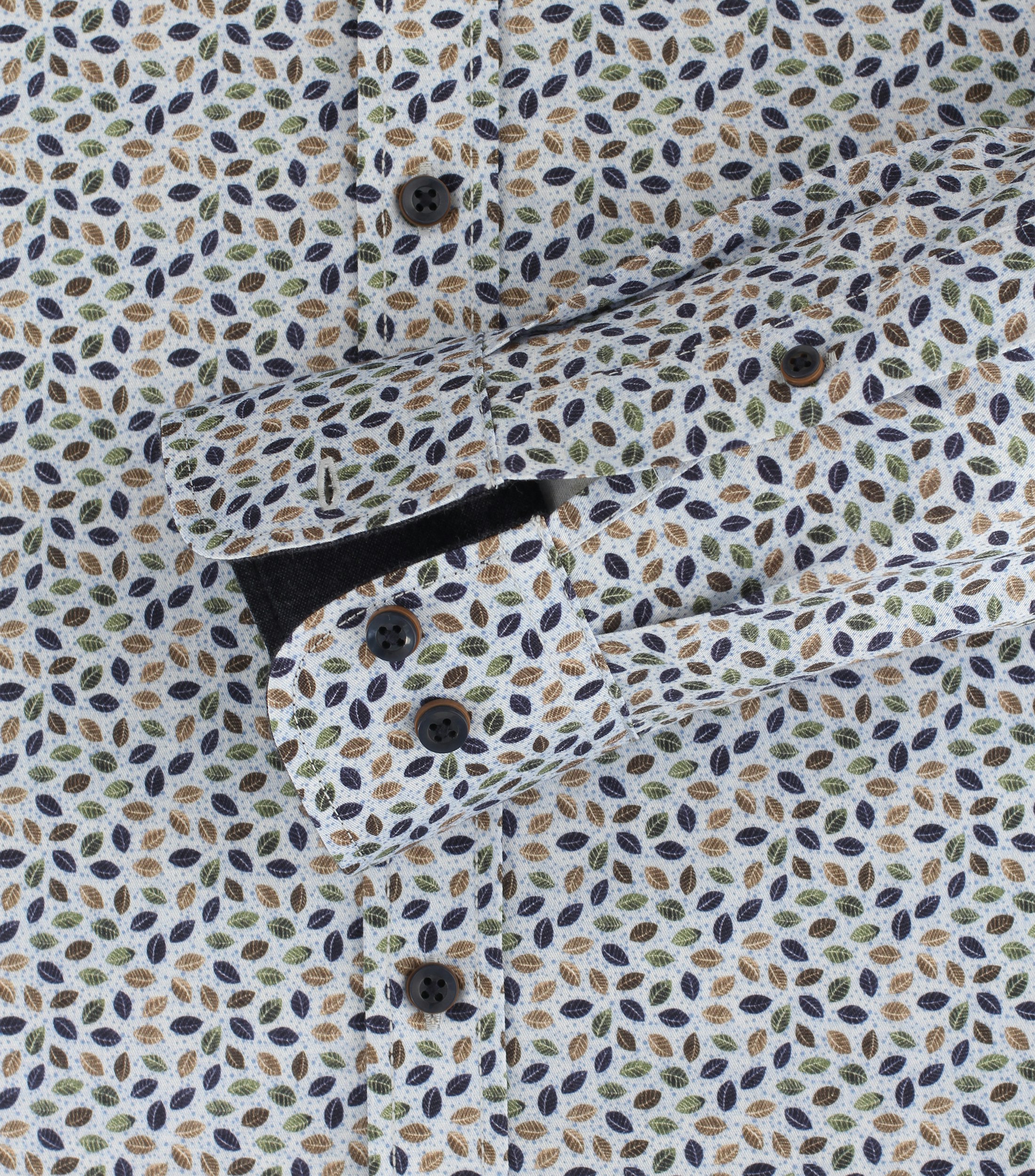 Ein Freizeithemd im Print Muster in der Farbe Mittelblau