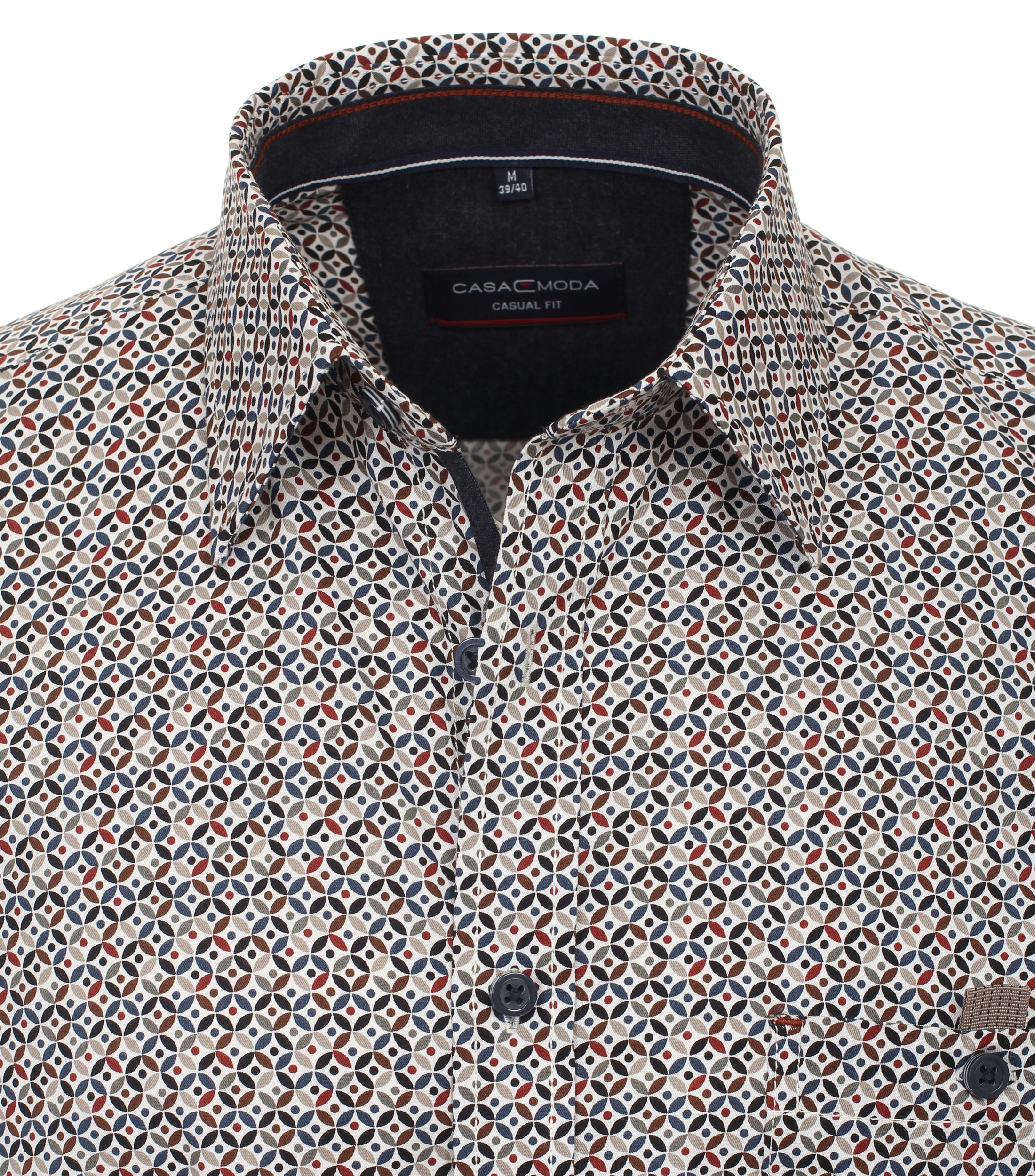 Ein Freizeithemd im Print Muster in der Farbe Dunkelrot