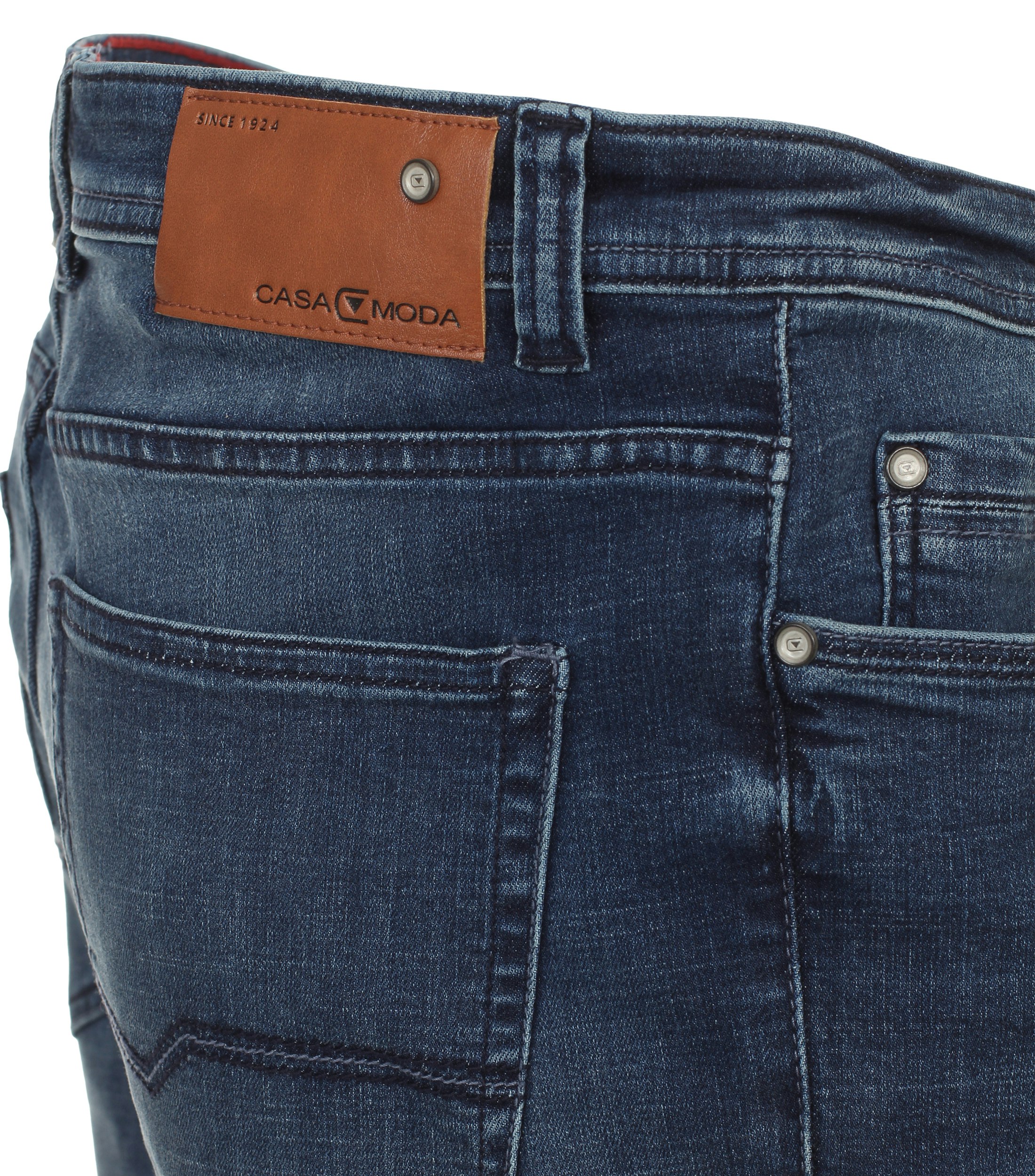 Eine Jeans im uni Muster in der Farbe Mittelblau