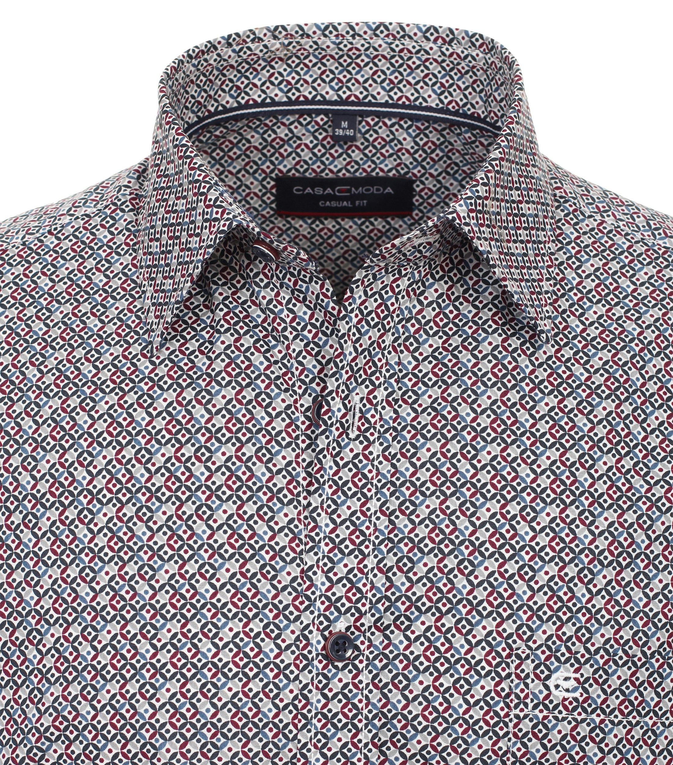 Ein Freizeithemd im Print Muster in der Farbe Dunkelrot