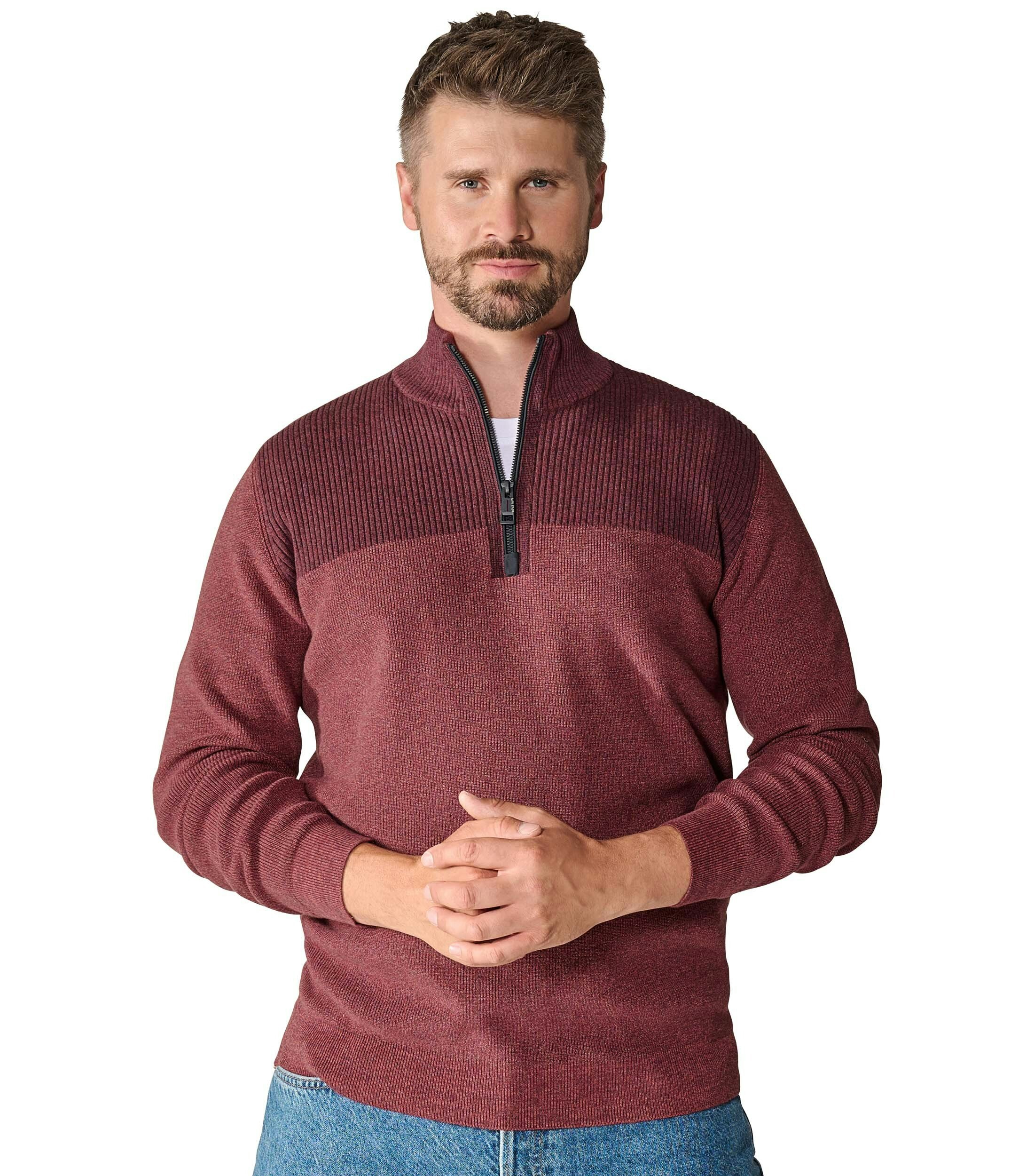 Ein Pullover im uni Muster in der Farbe Mittelrot