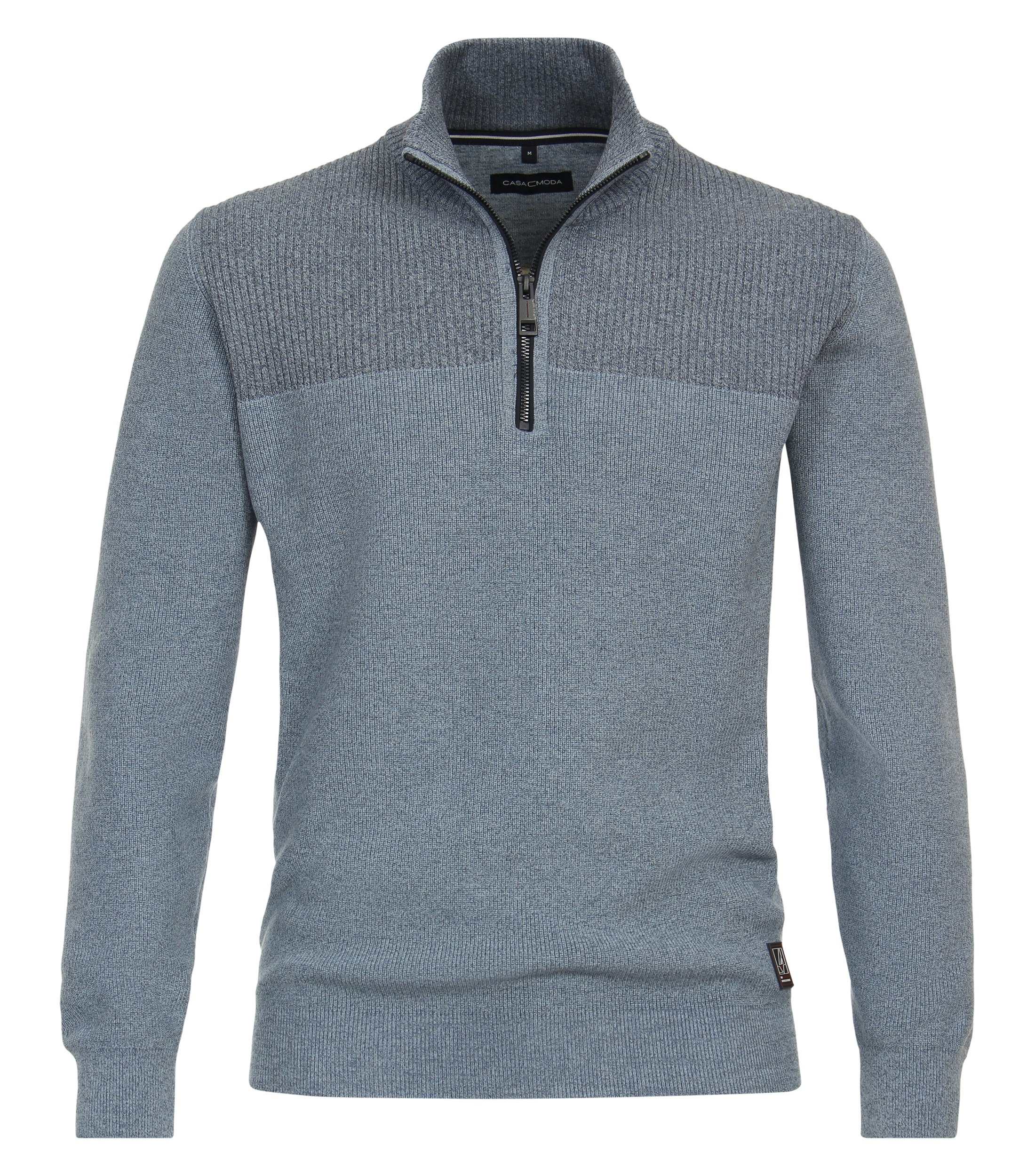 Ein Pullover im uni Muster in der Farbe Hellblau