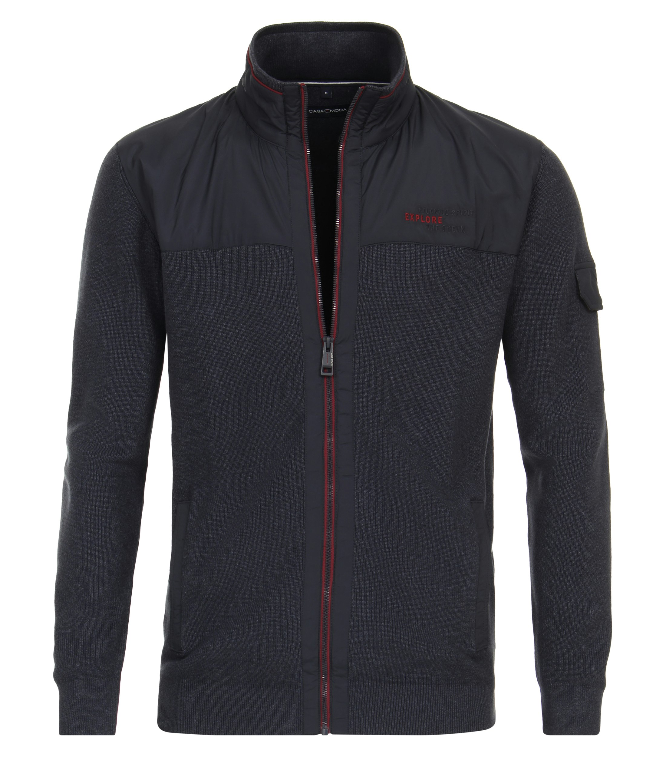 Ein Strickjacke im uni Muster in der Farbe Dunkelblau