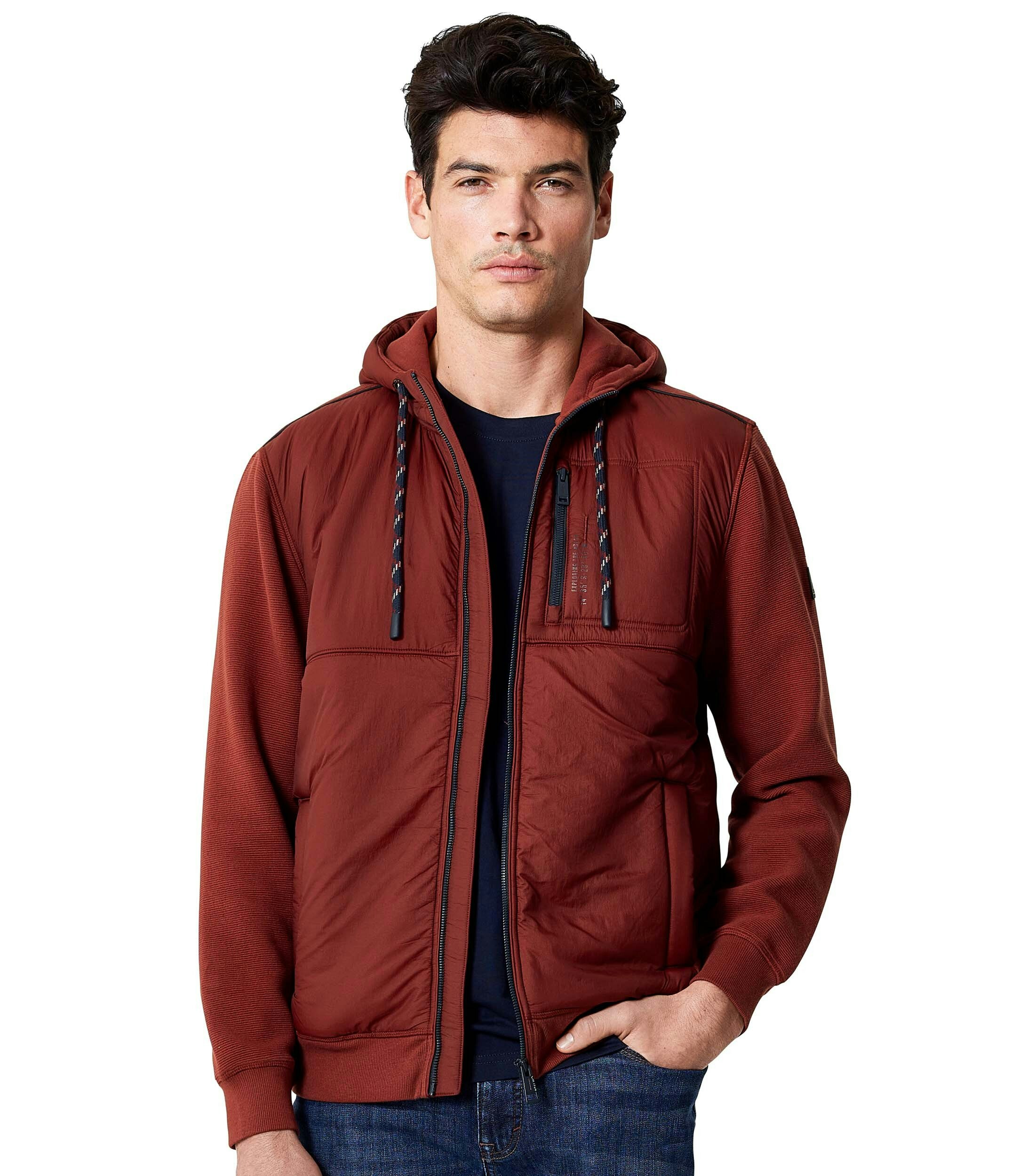 Ein Sweatjacke im uni Muster in der Farbe Mittelrot