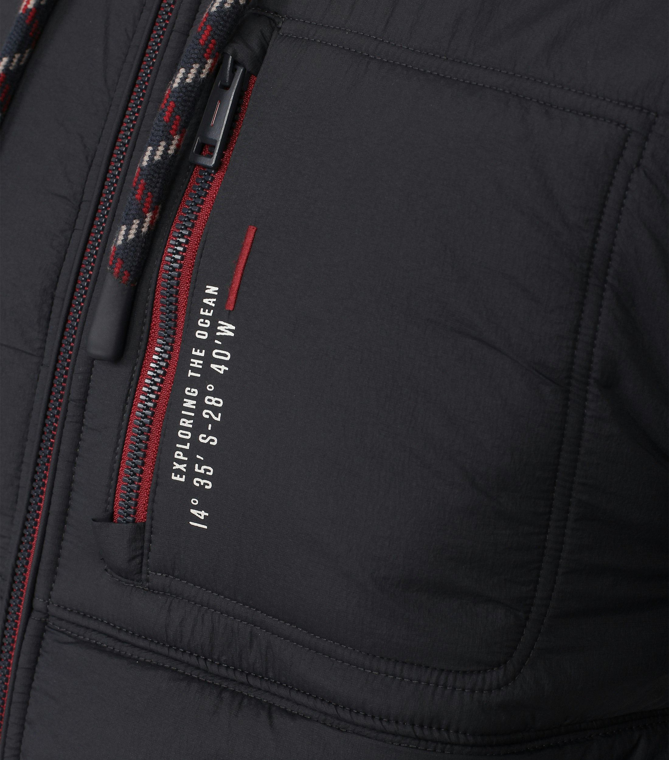 Ein Sweatjacke im uni Muster in der Farbe Dunkelblau