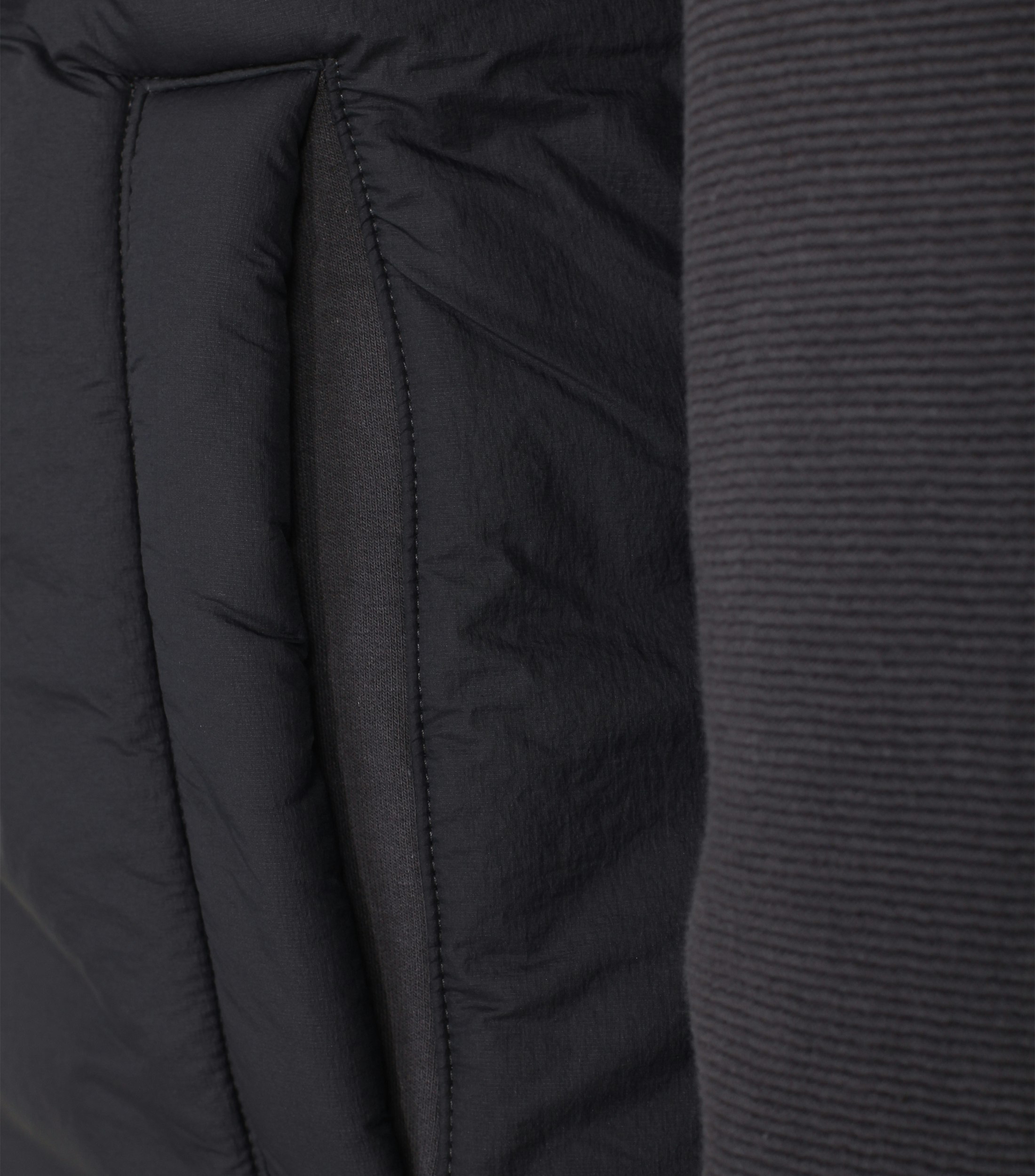 Ein Sweatjacke im uni Muster in der Farbe Dunkelblau