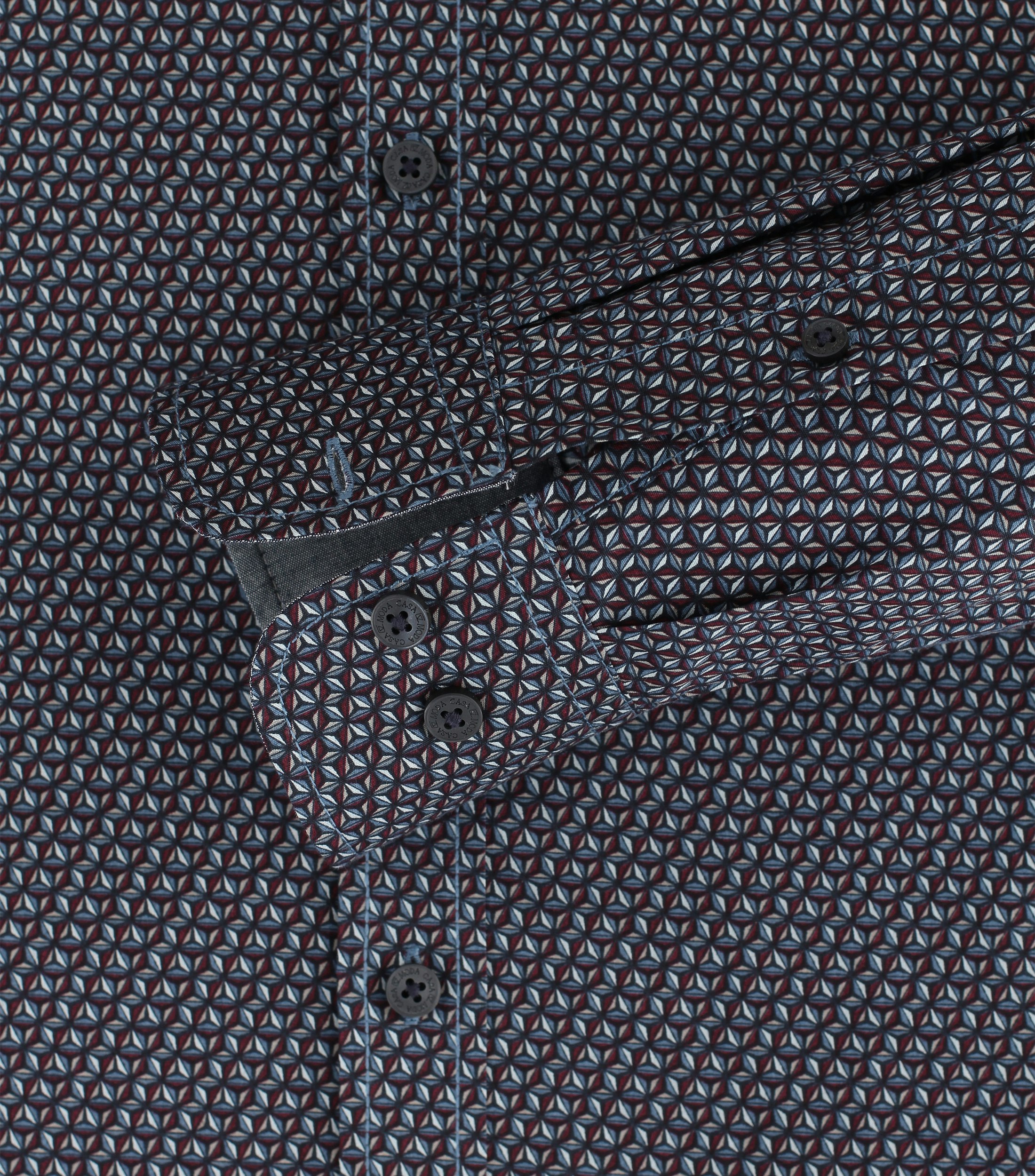 Ein Freizeithemd im Print Muster in der Farbe Dunkelblau