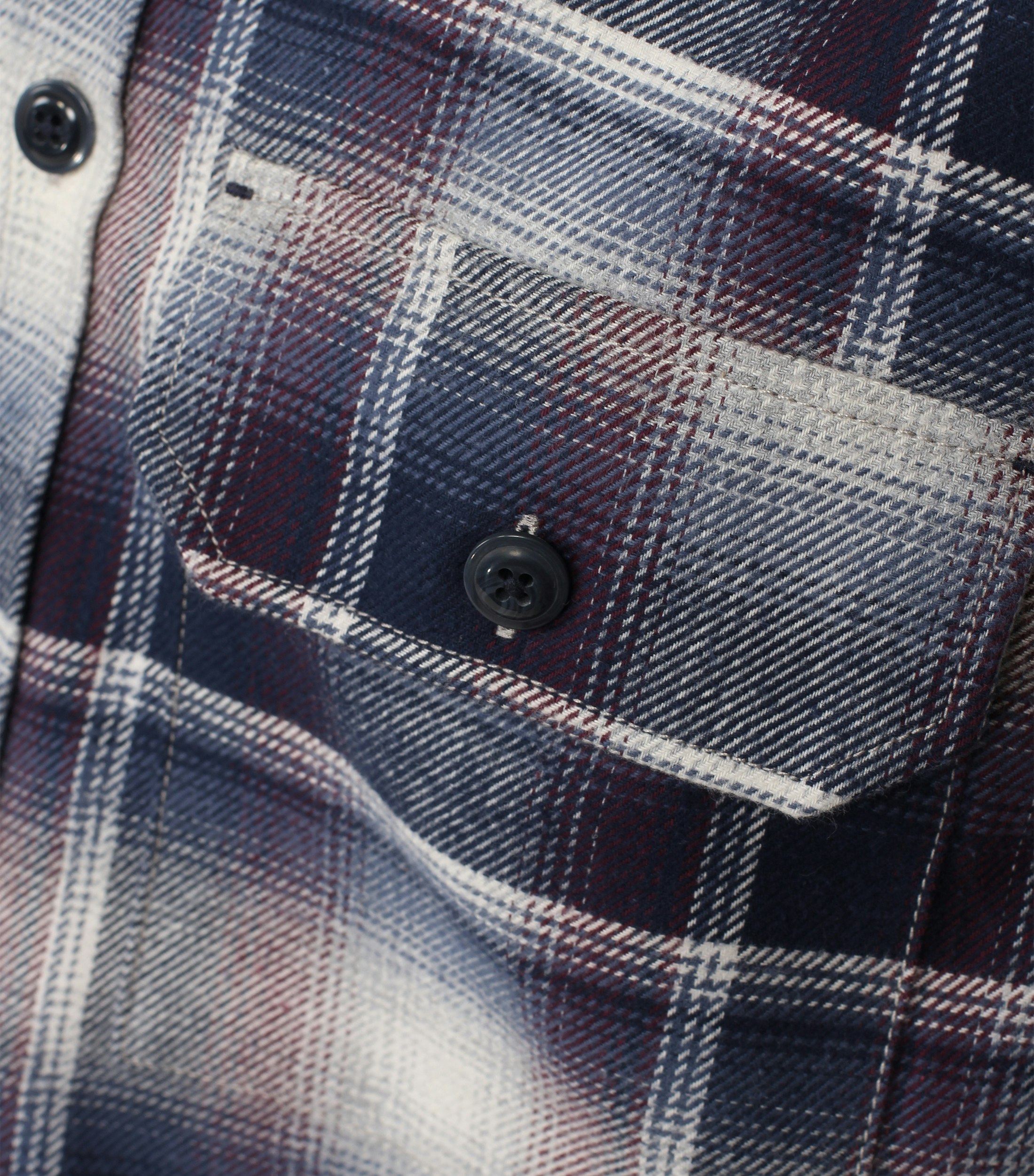 Ein Freizeithemd im uni Muster in der Farbe Dunkelrot