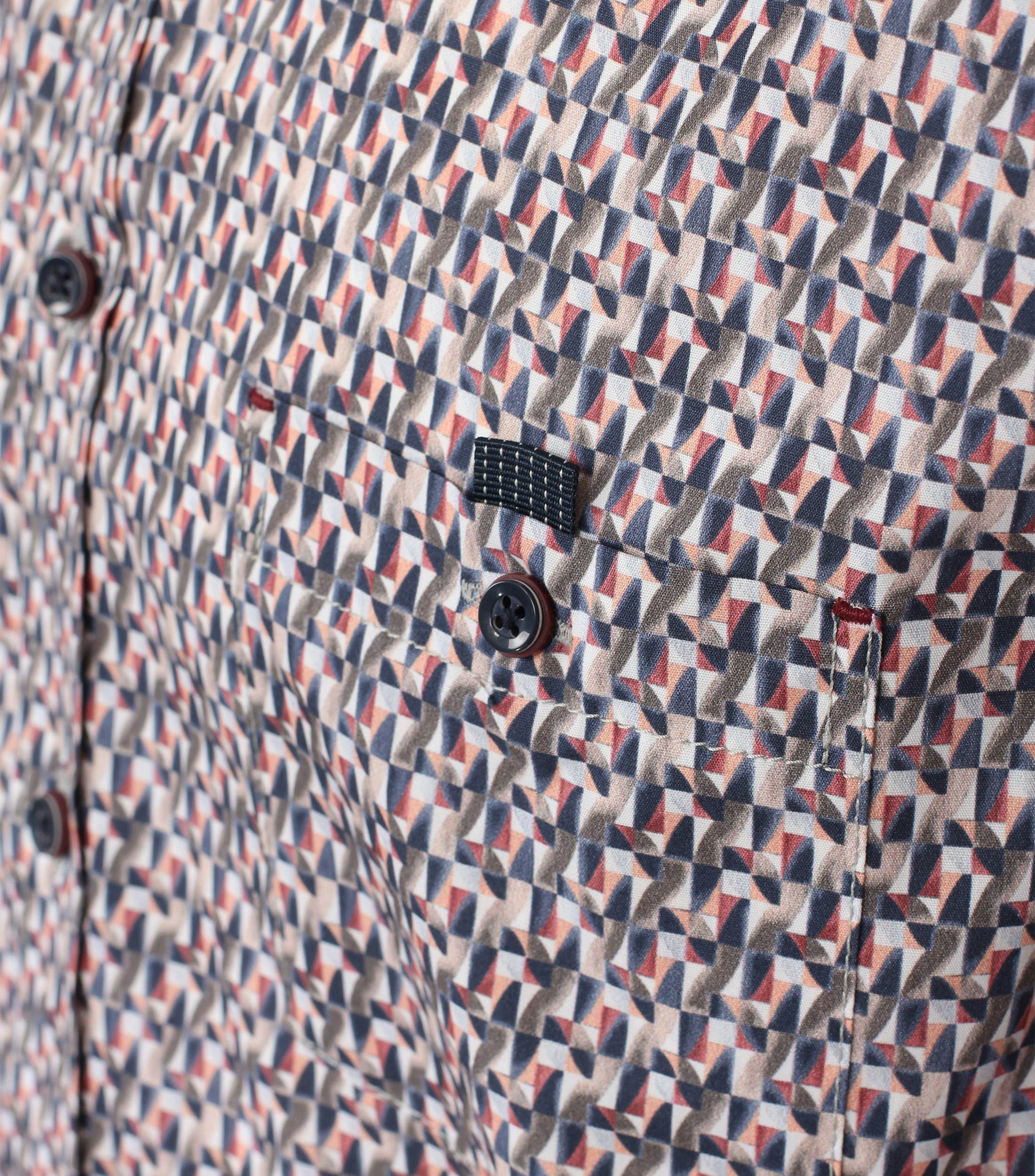 Ein Freizeithemd im Print Muster in der Farbe Grau