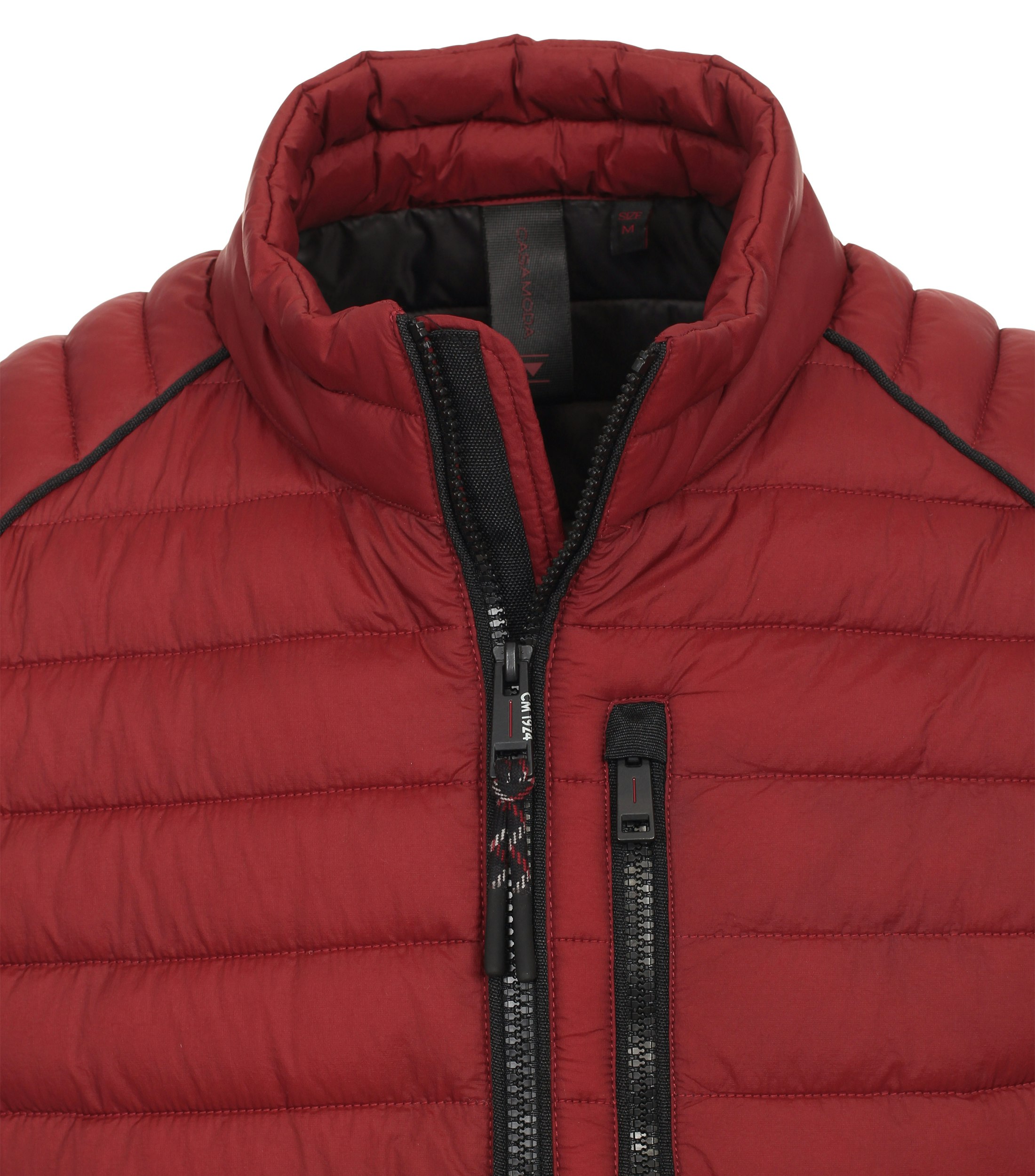 Ein Jacke im uni Muster in der Farbe Mittelrot