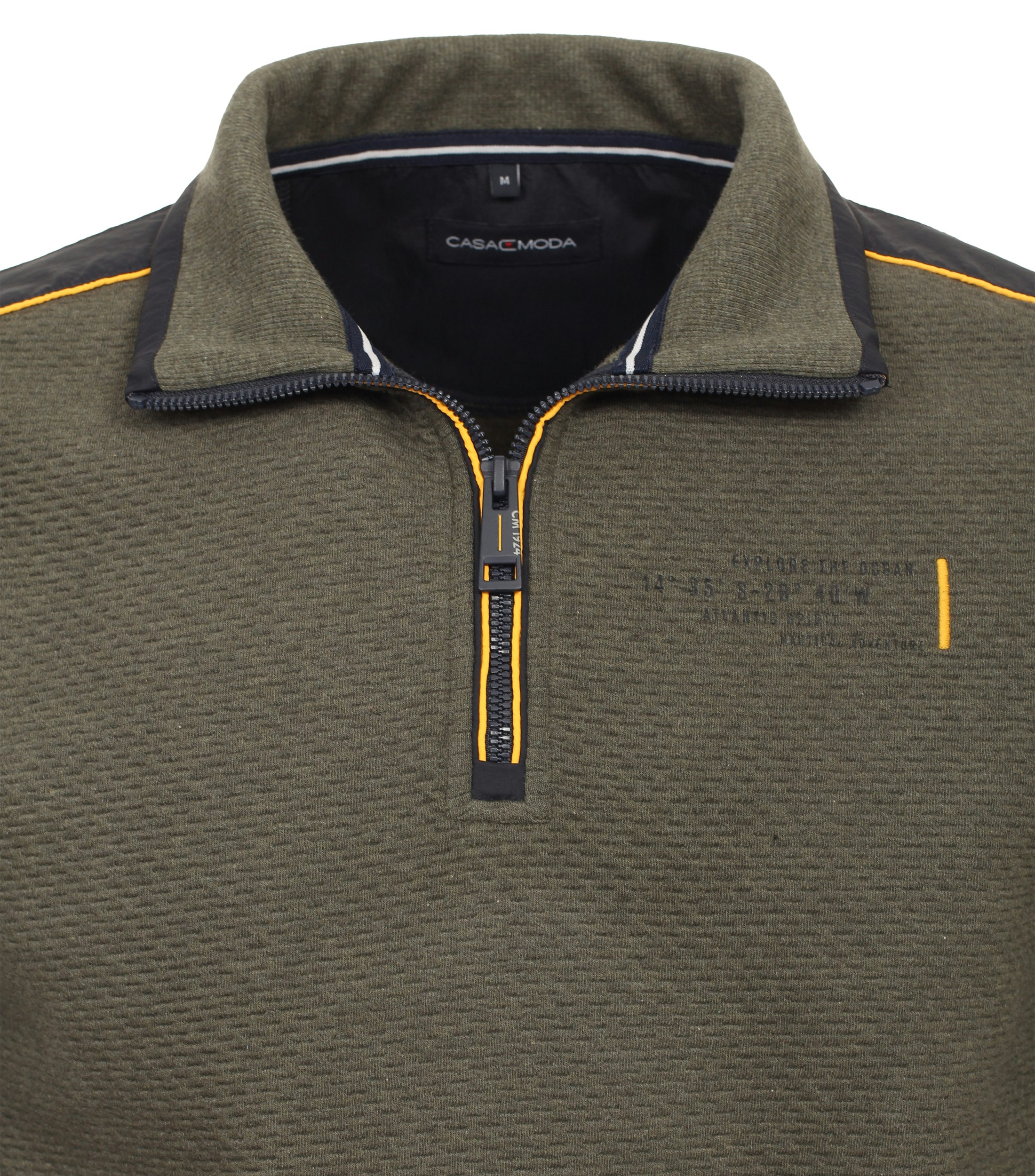 Ein Sweatshirt im uni Muster in der Farbe Grün