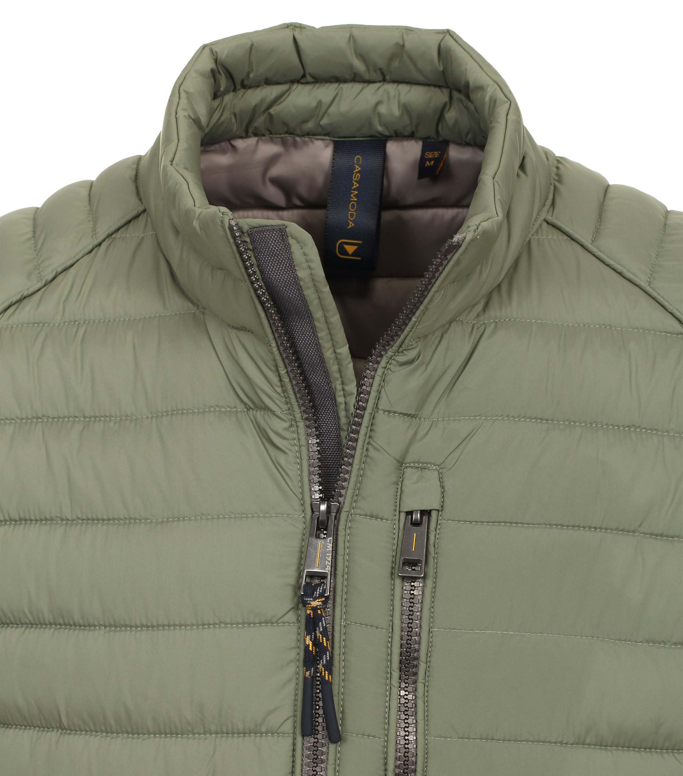 Ein Jacke im uni Muster in der Farbe Olive