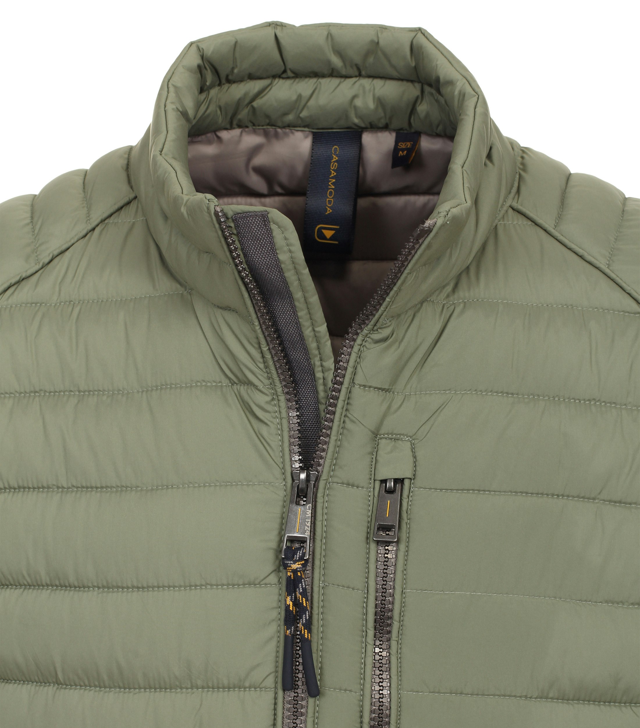 Ein Jacke im uni Muster in der Farbe Olive