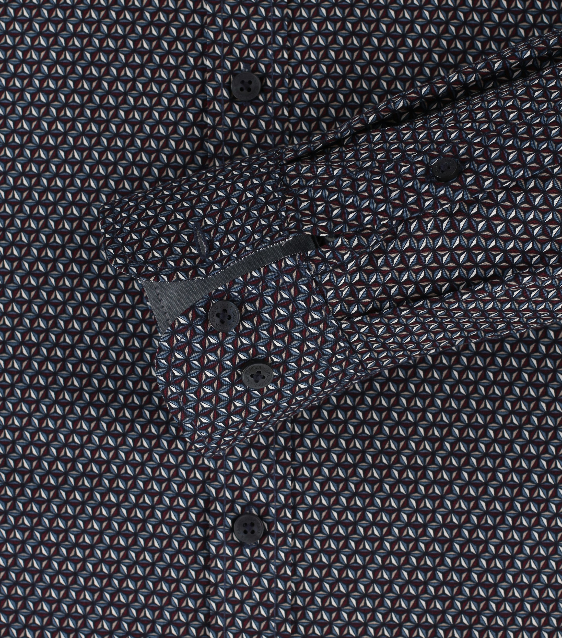 Ein Freizeithemd im Print Muster in der Farbe Dunkelblau