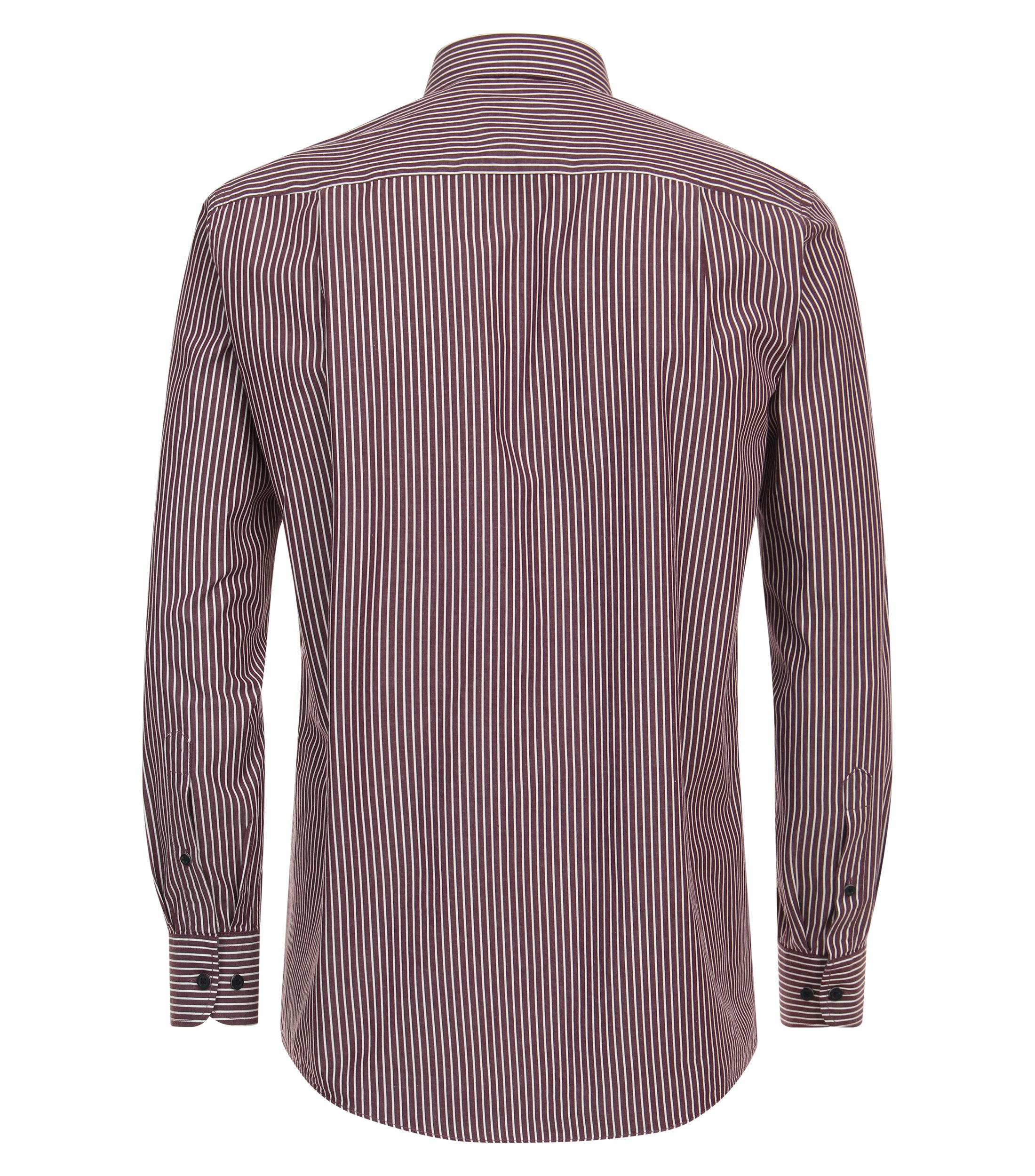 Ein Freizeithemd im gestreift Muster in der Farbe Dunkelrot