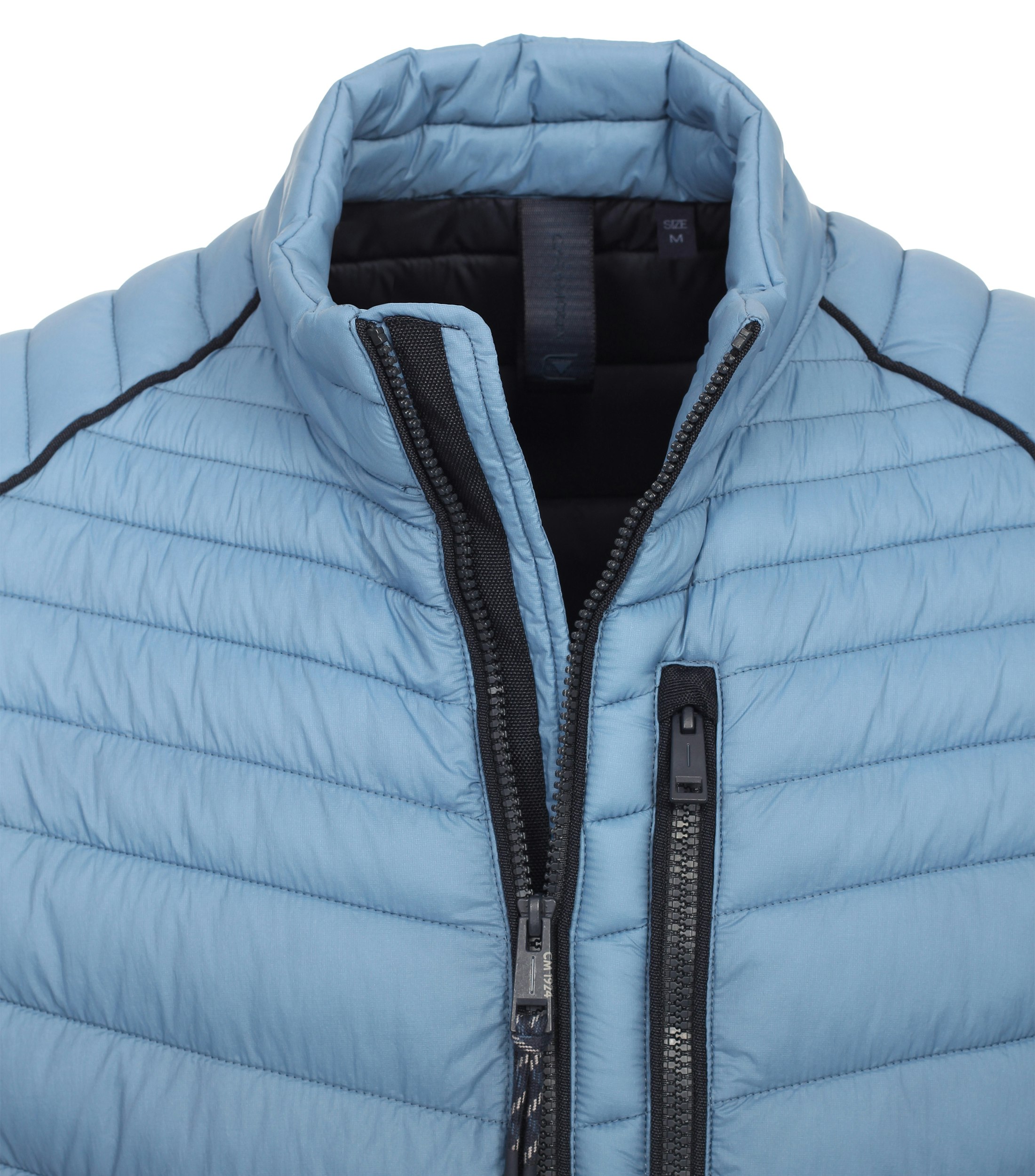 Ein Jacke im uni Muster in der Farbe Himmelblau