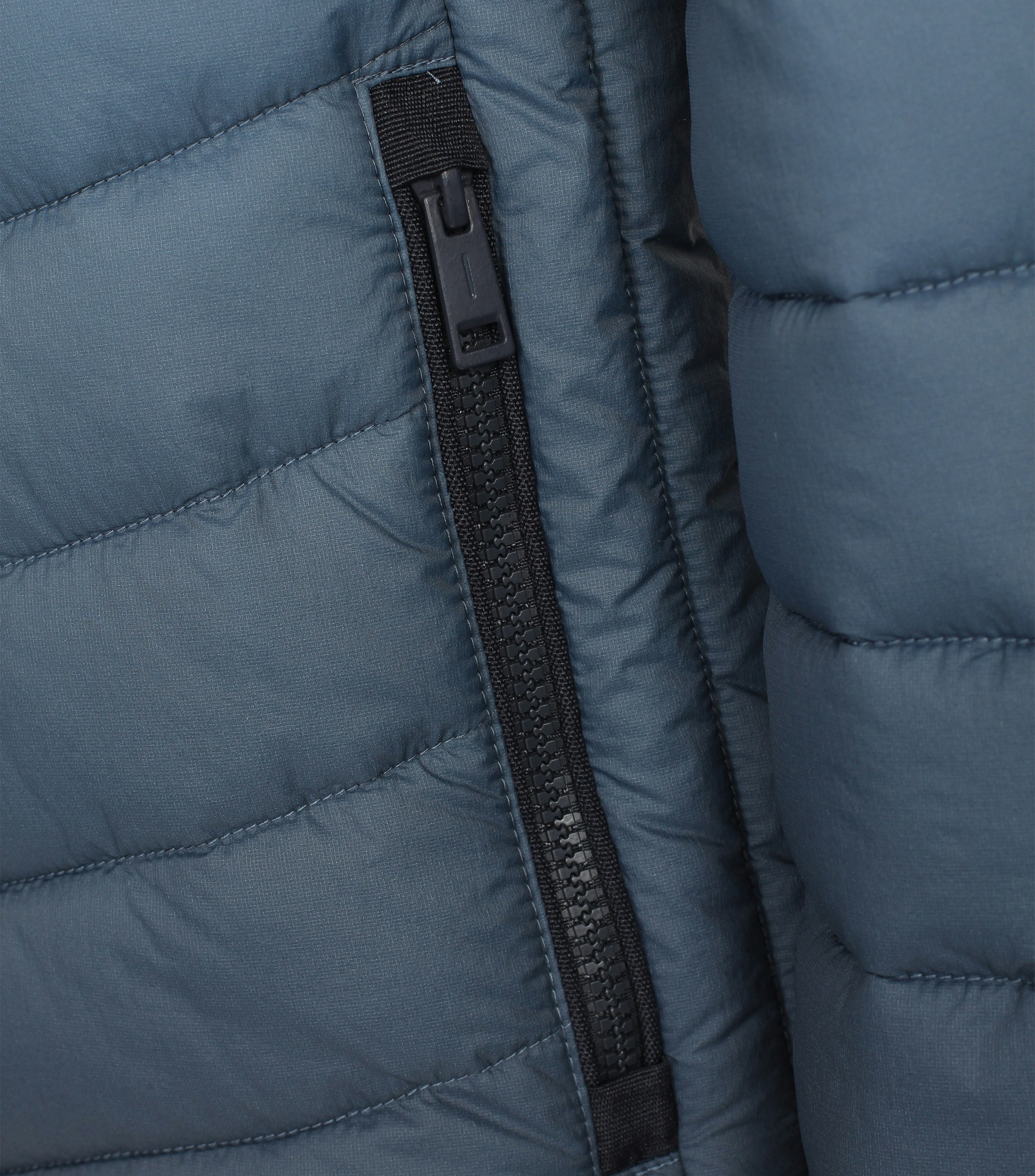 Ein Jacke im uni Muster in der Farbe Himmelblau