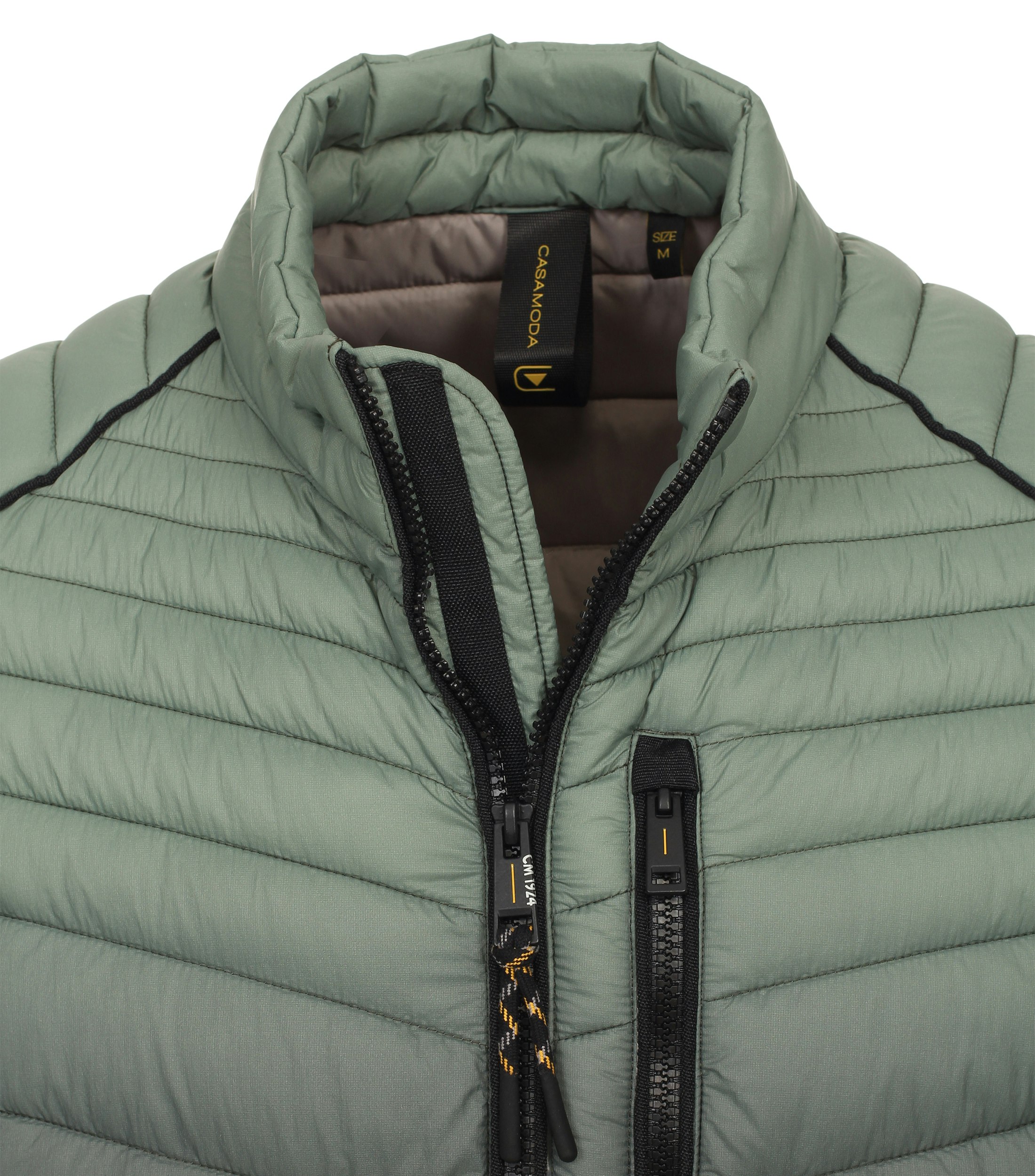 Ein Jacke im uni Muster in der Farbe Dunkelgrün